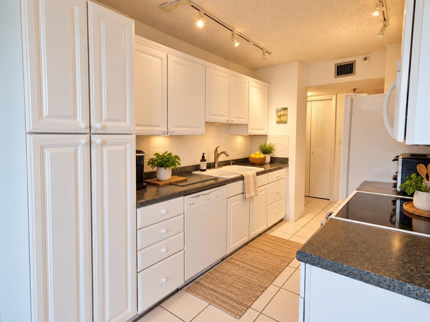kitchen staged 3
