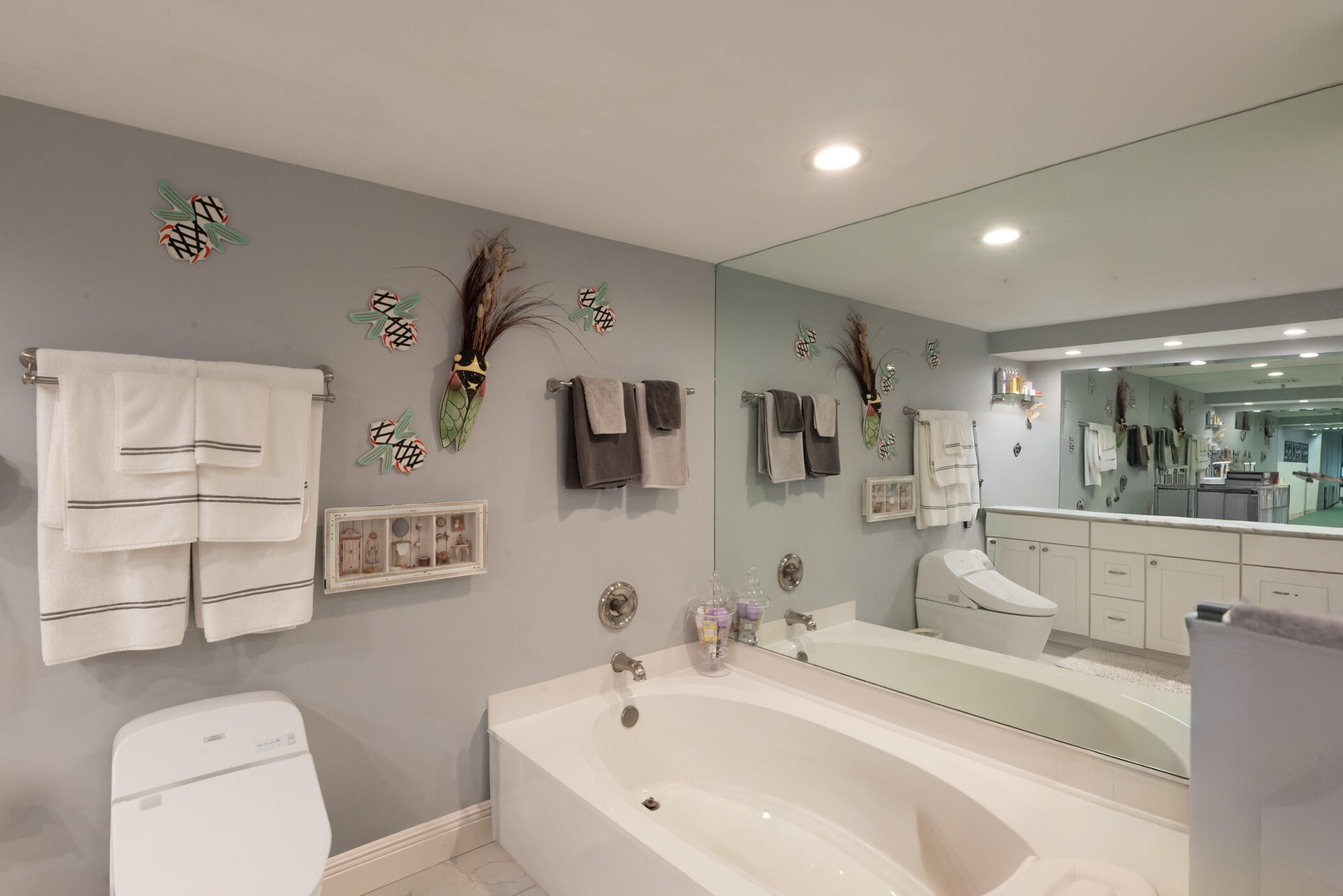 2480 Presidential Way 1804-032