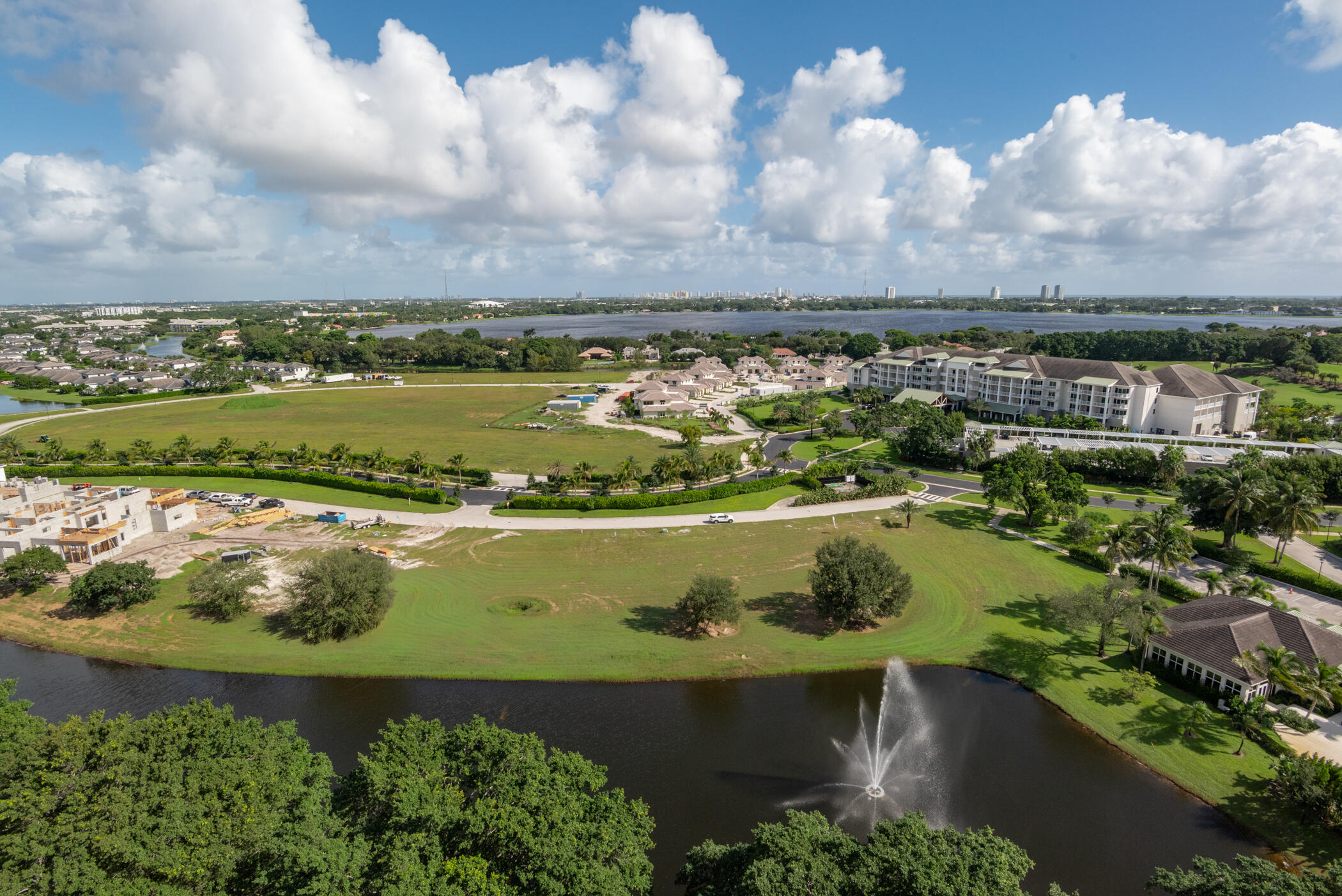2480 Presidential Way 1804-037