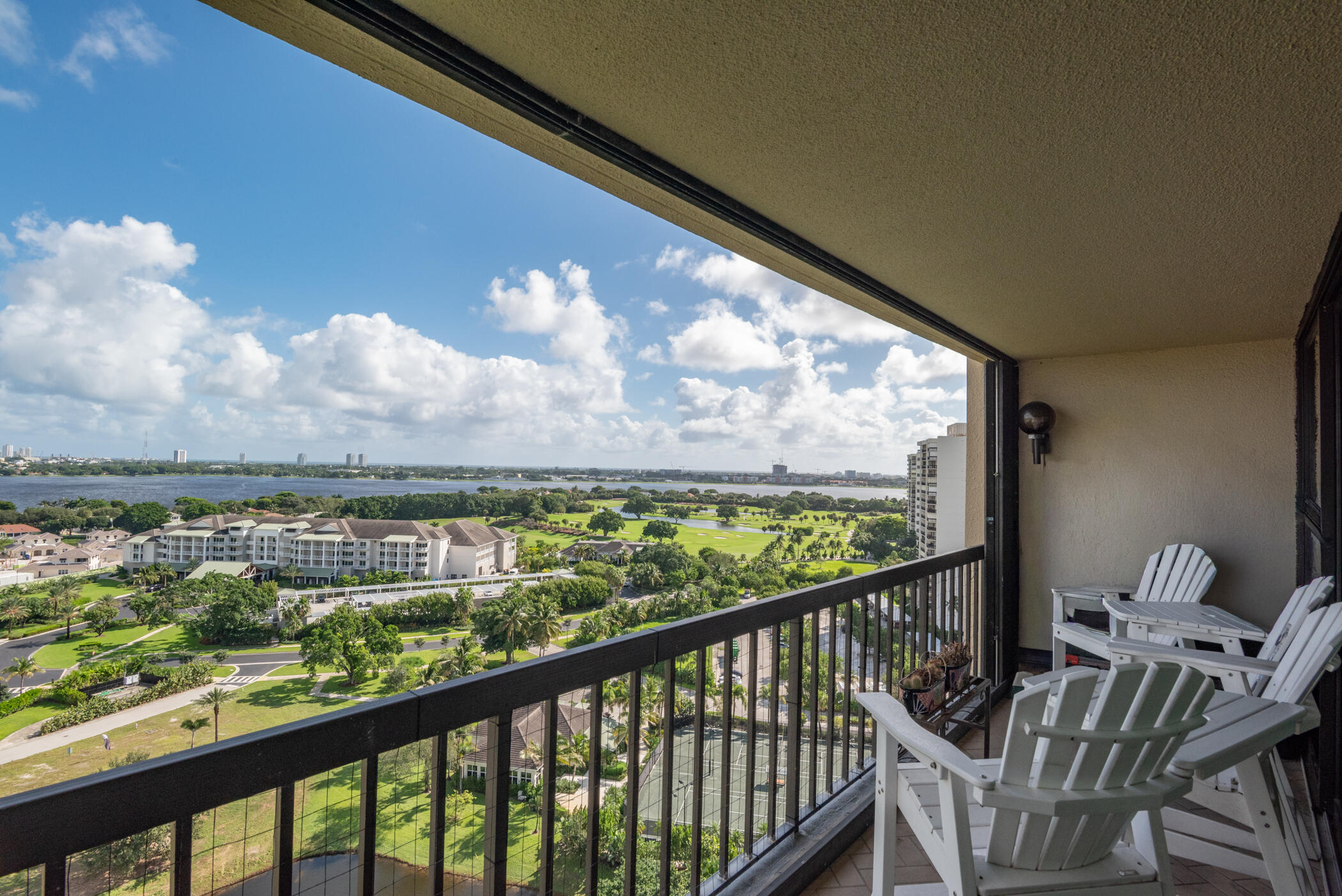 2480 Presidential Way 1804-035