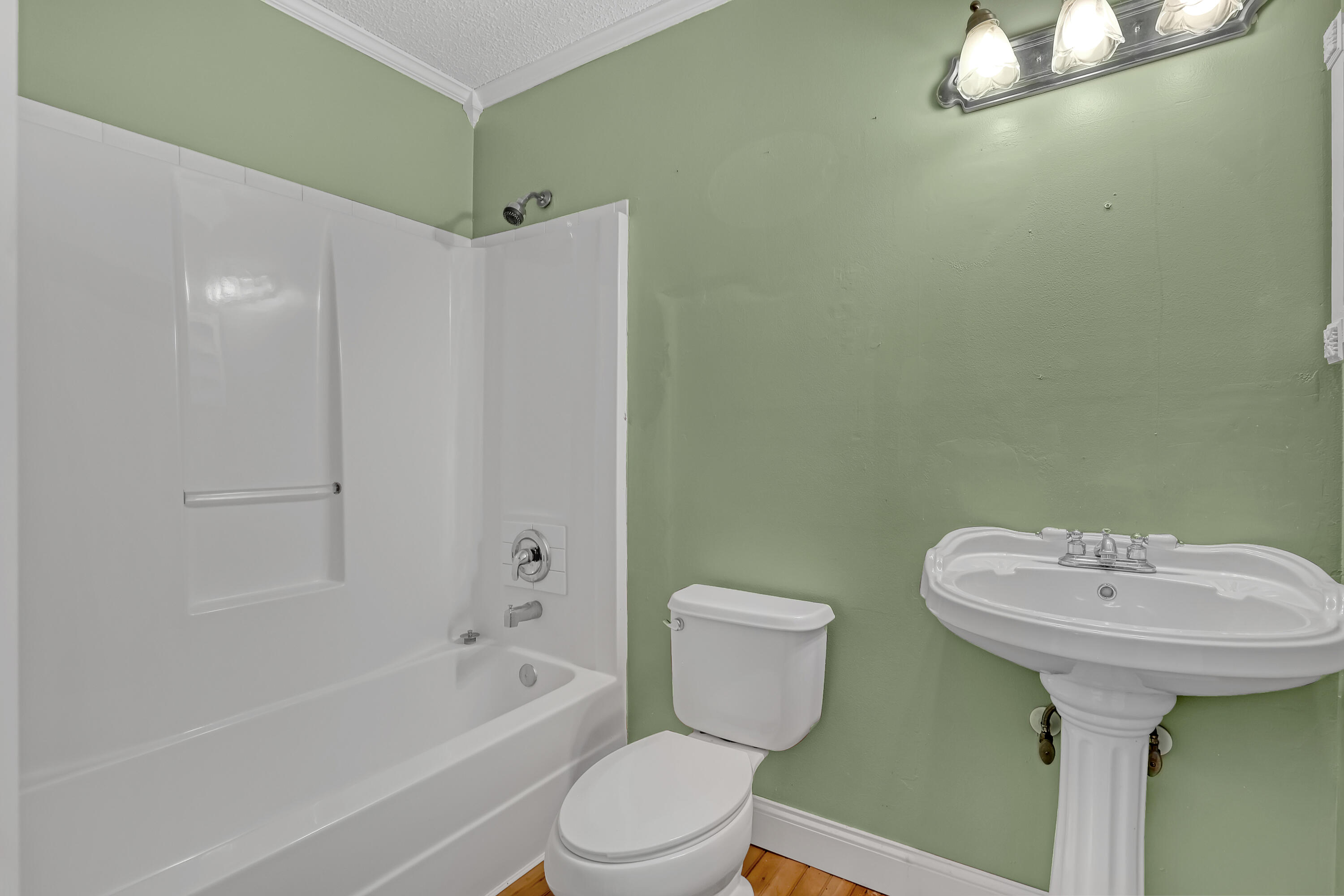 Upstairs full bath