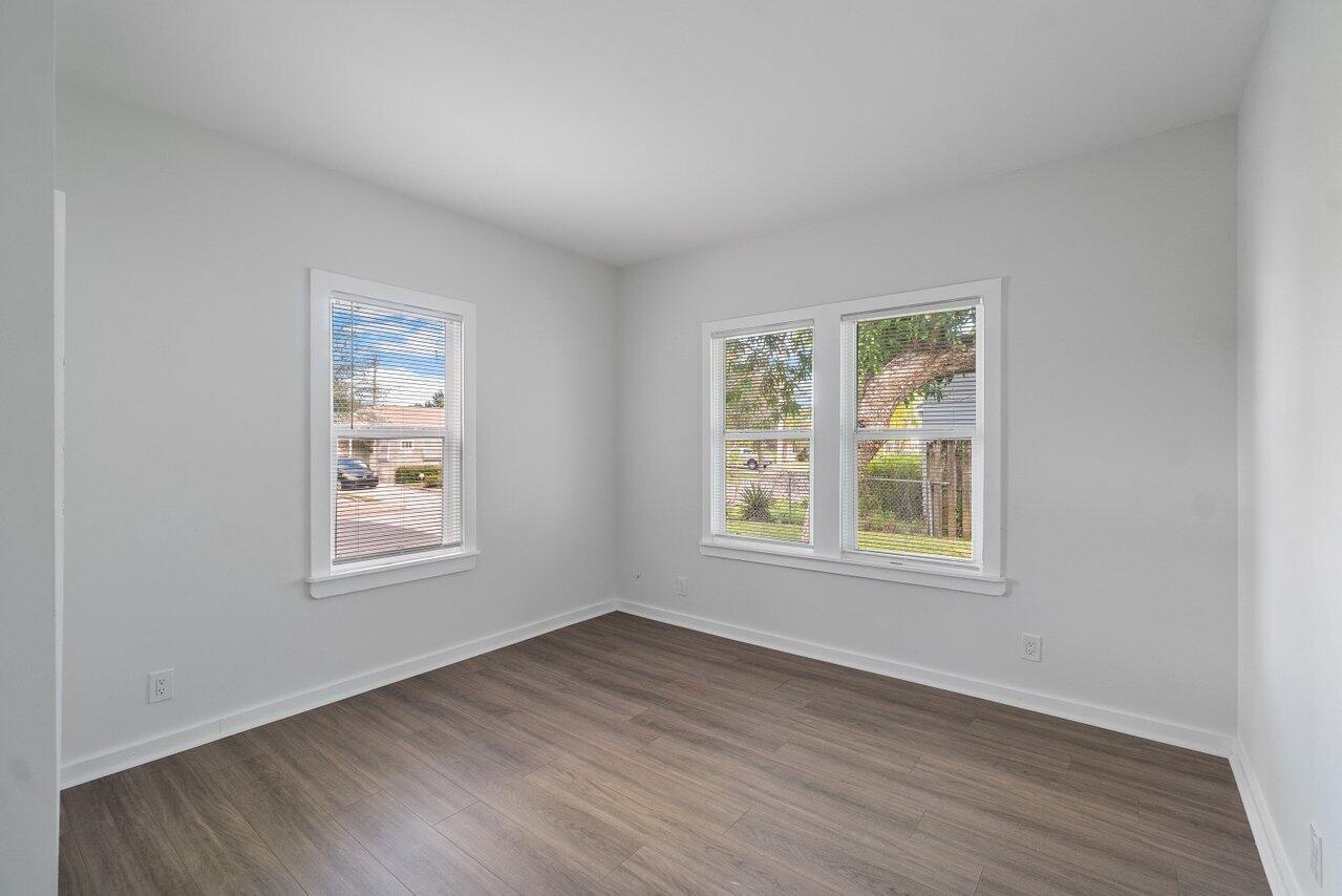 2nd bedroom.