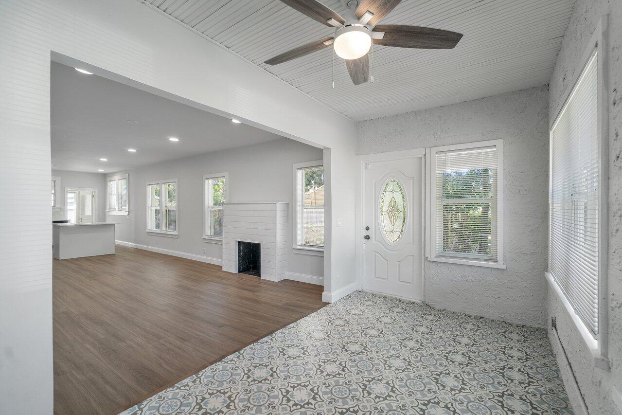 Living room with lots of natural light.