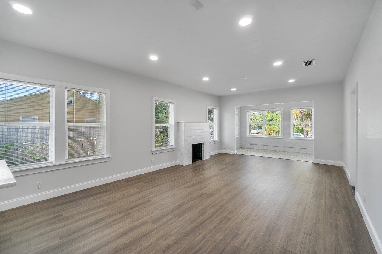 Open, and bright living area.