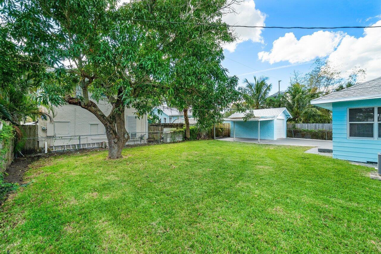 Extra 25 ft. Side yard area.