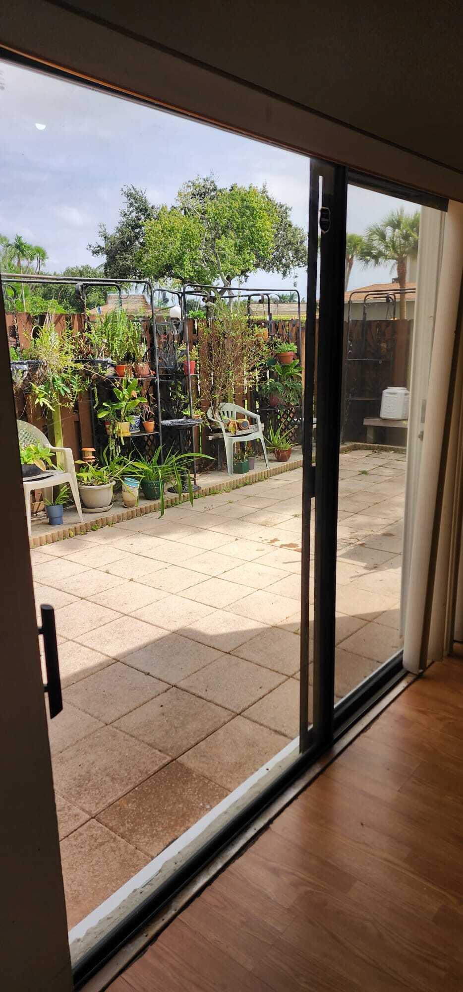 Courtyard View - Dining Area