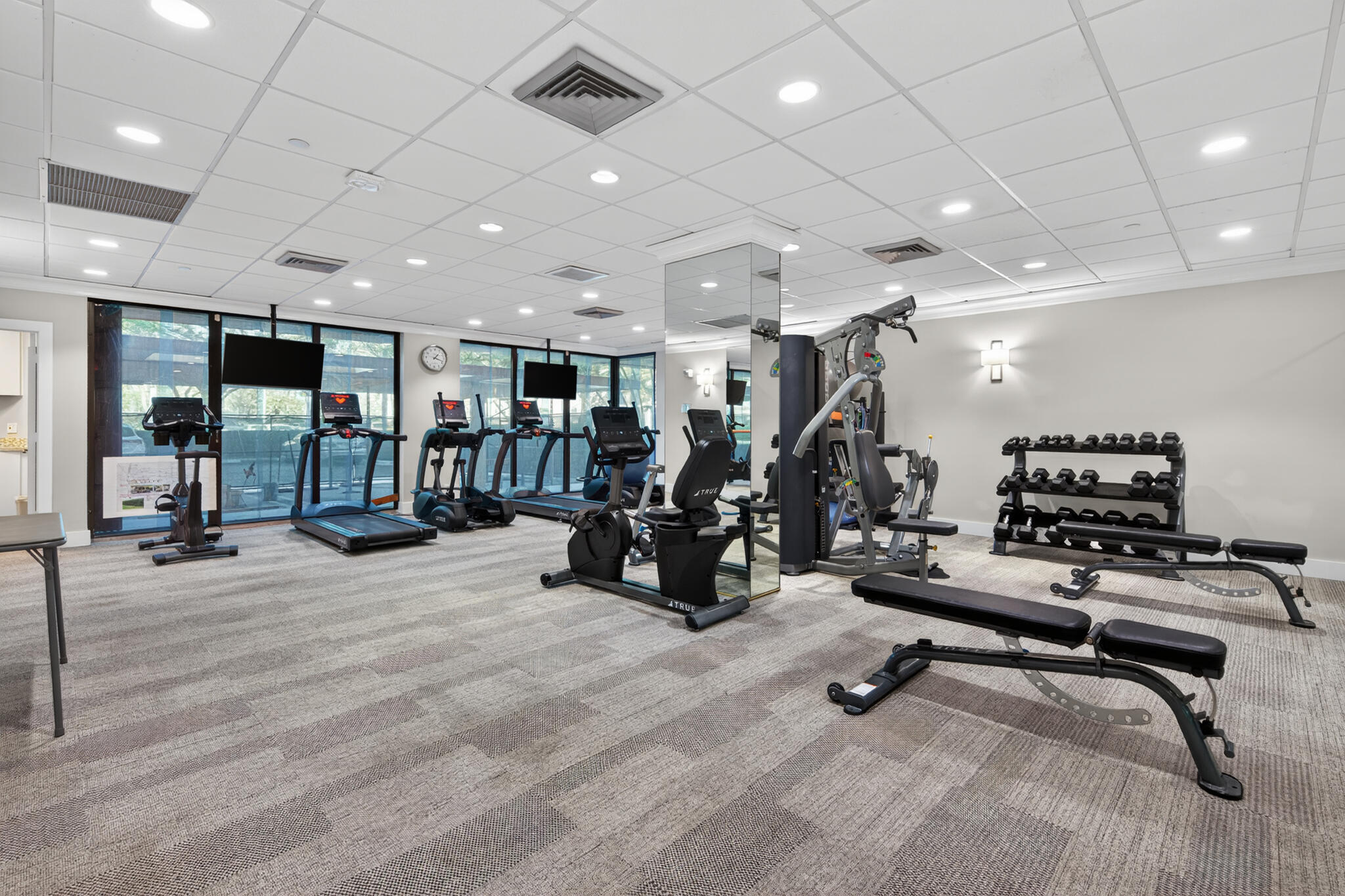 FITNESS ROOM