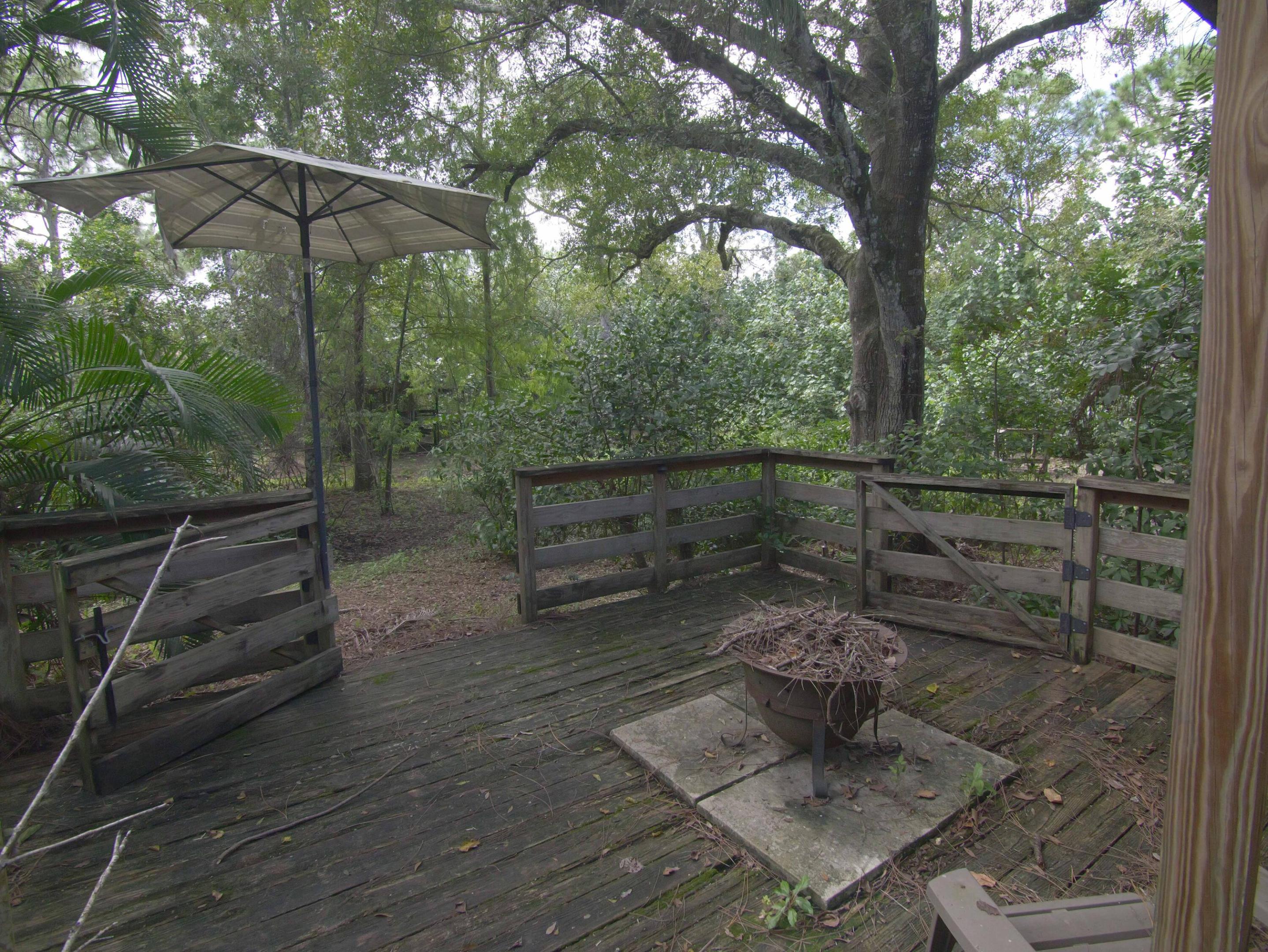 More fun decking for entertaining & enjoying Florida...