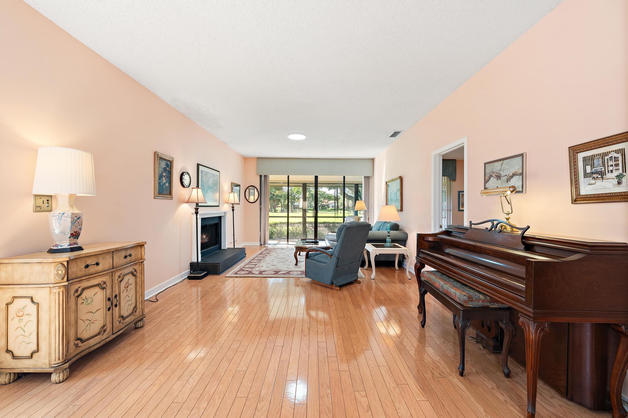 275 Old Meadow Way-9