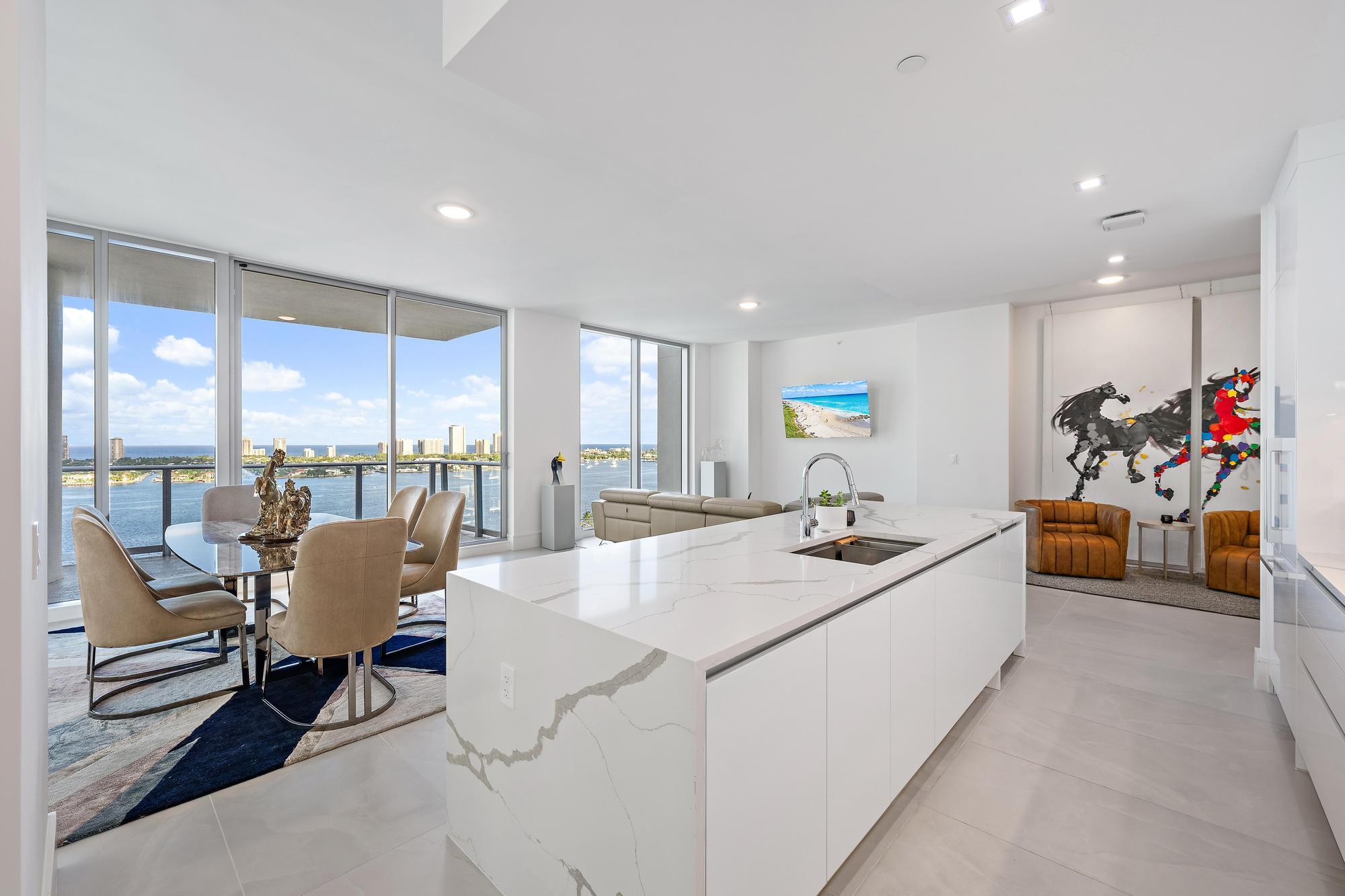 Kitchen & Dining