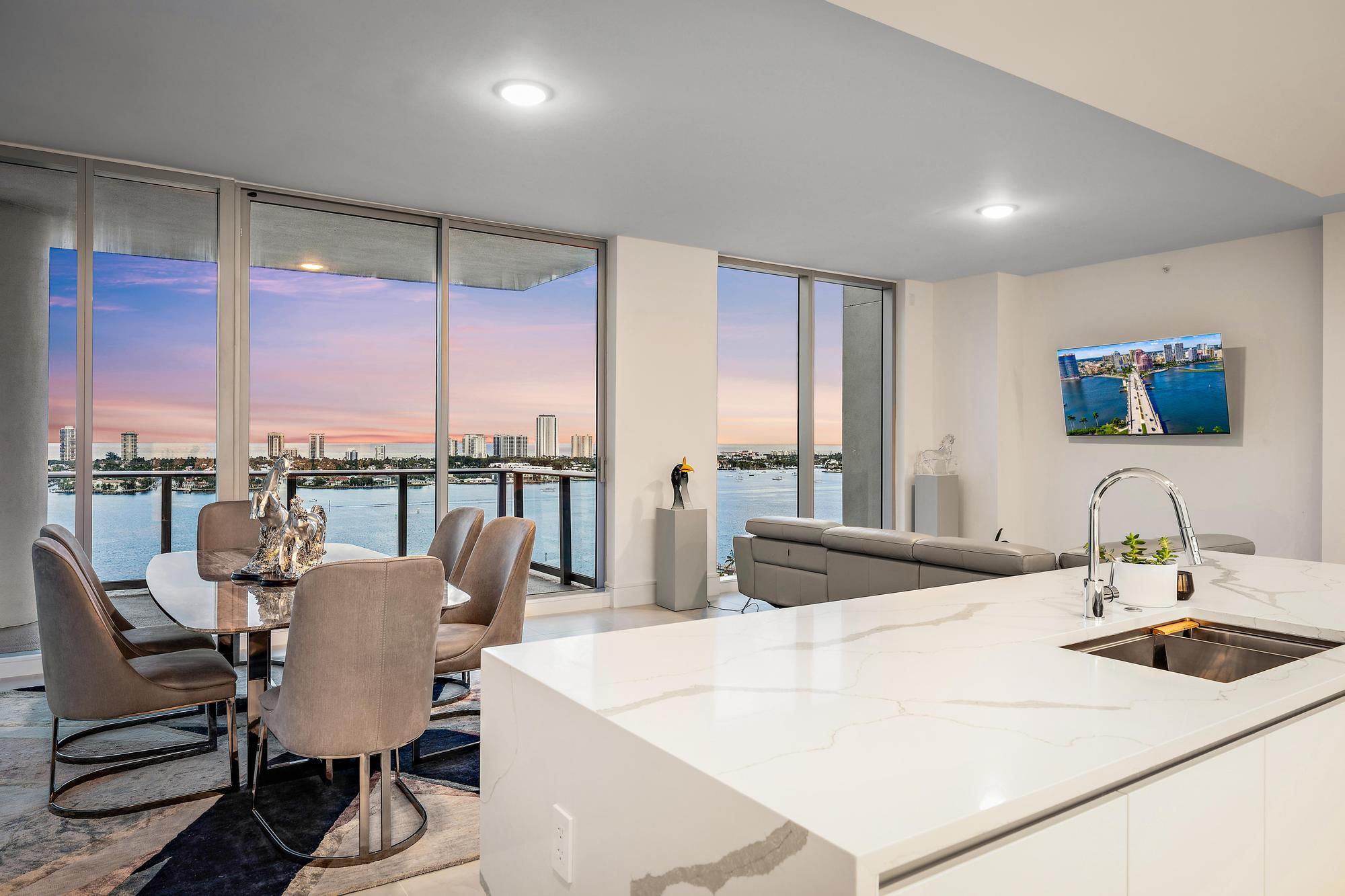 Kitchen & Dining