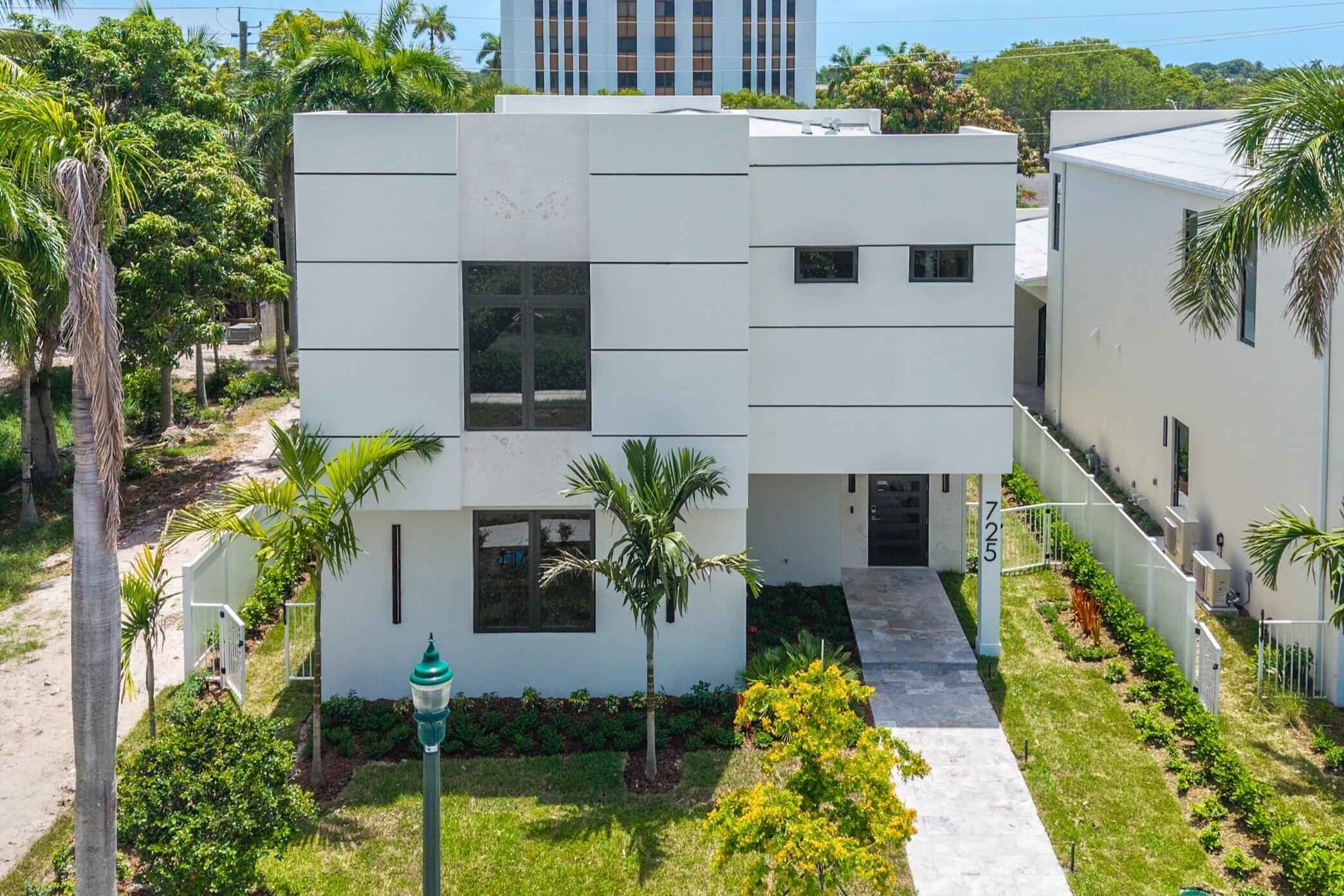 725 SE 4th Aerial Cropped MLS