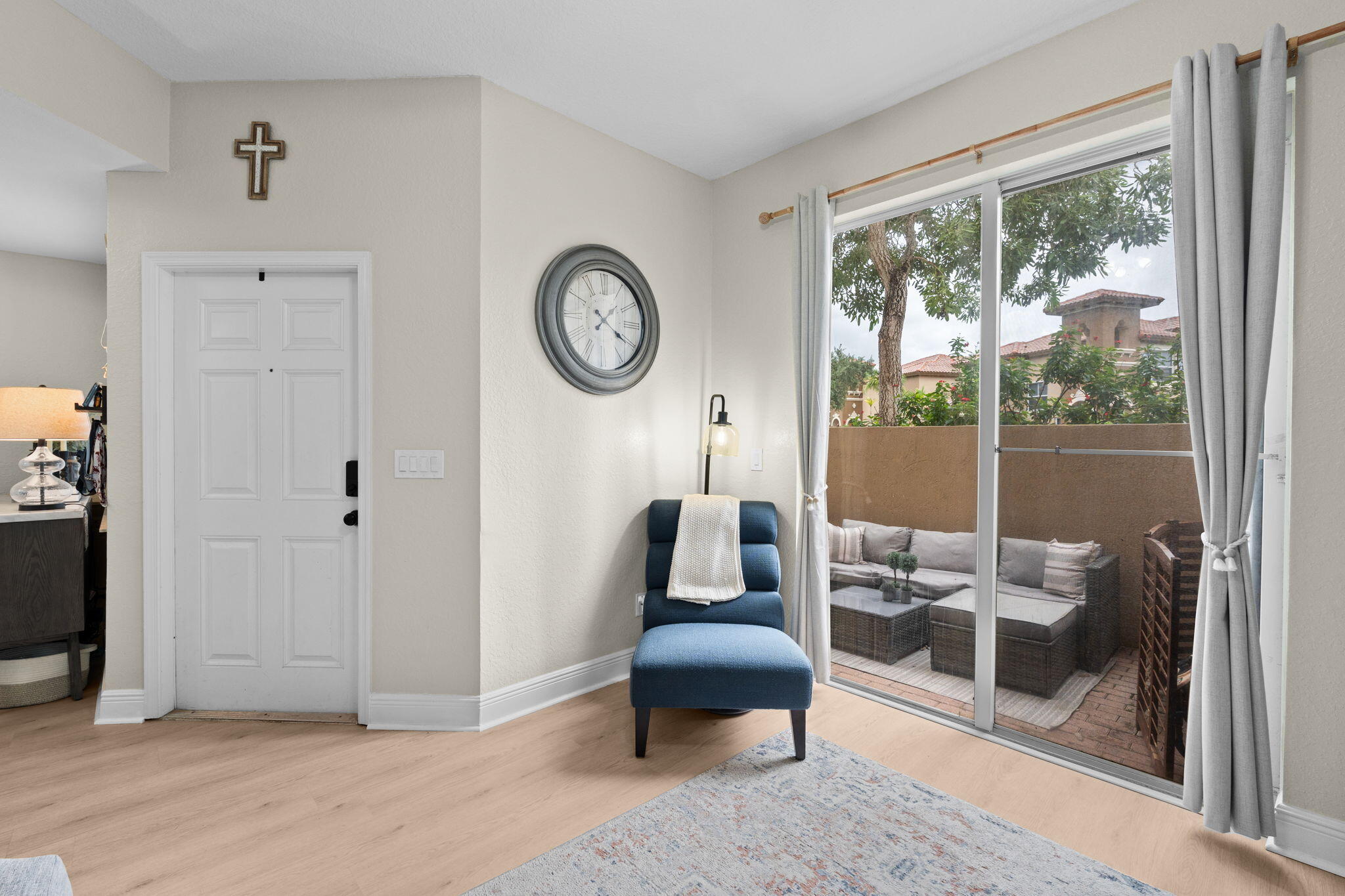 8-web-or-mls-A7408878