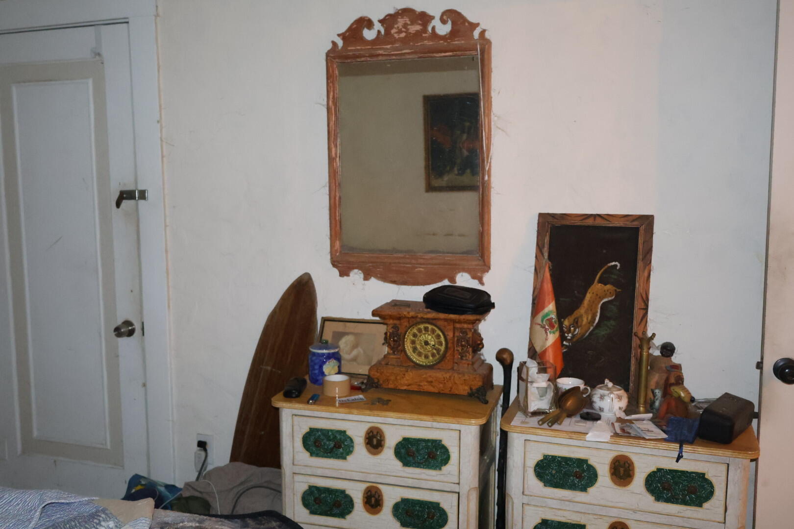 Room With Dresser