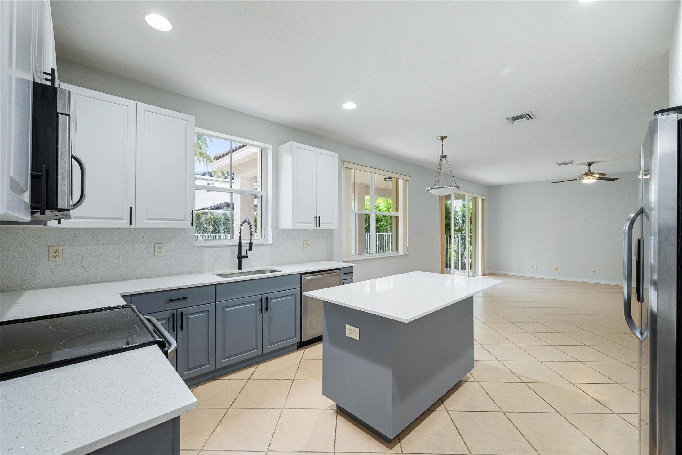 10-890 Hawthorn Terrace, Weston-17