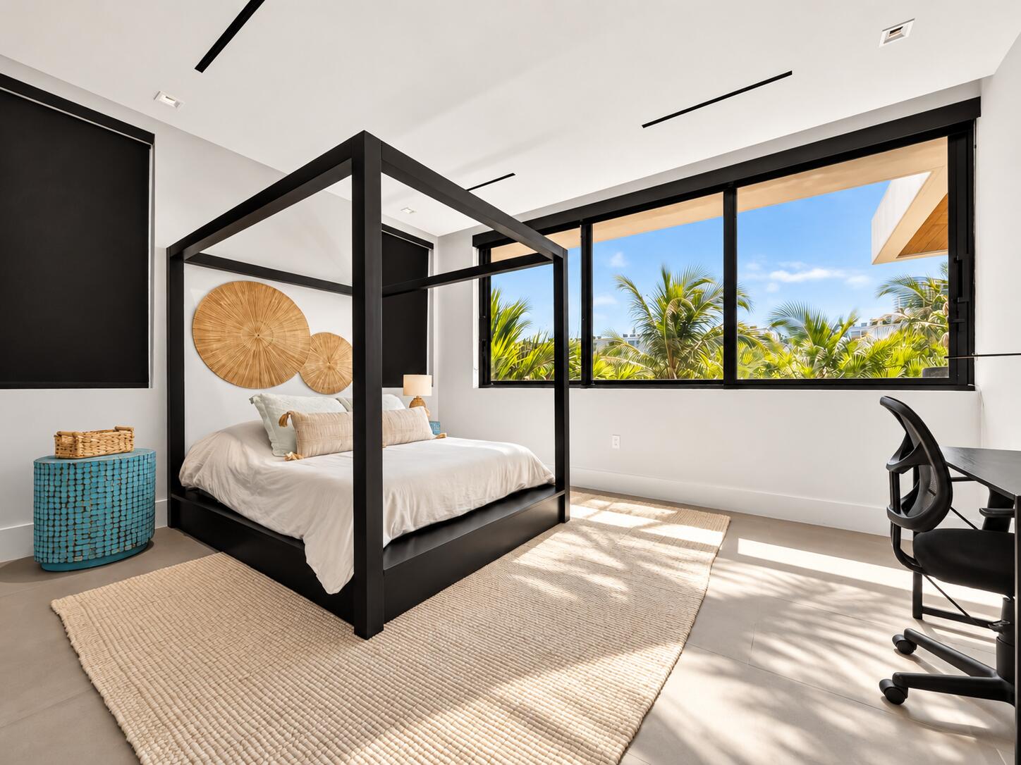 2nd Floor South facing Waterview Bedroom Ensuite w/ Queen Bed