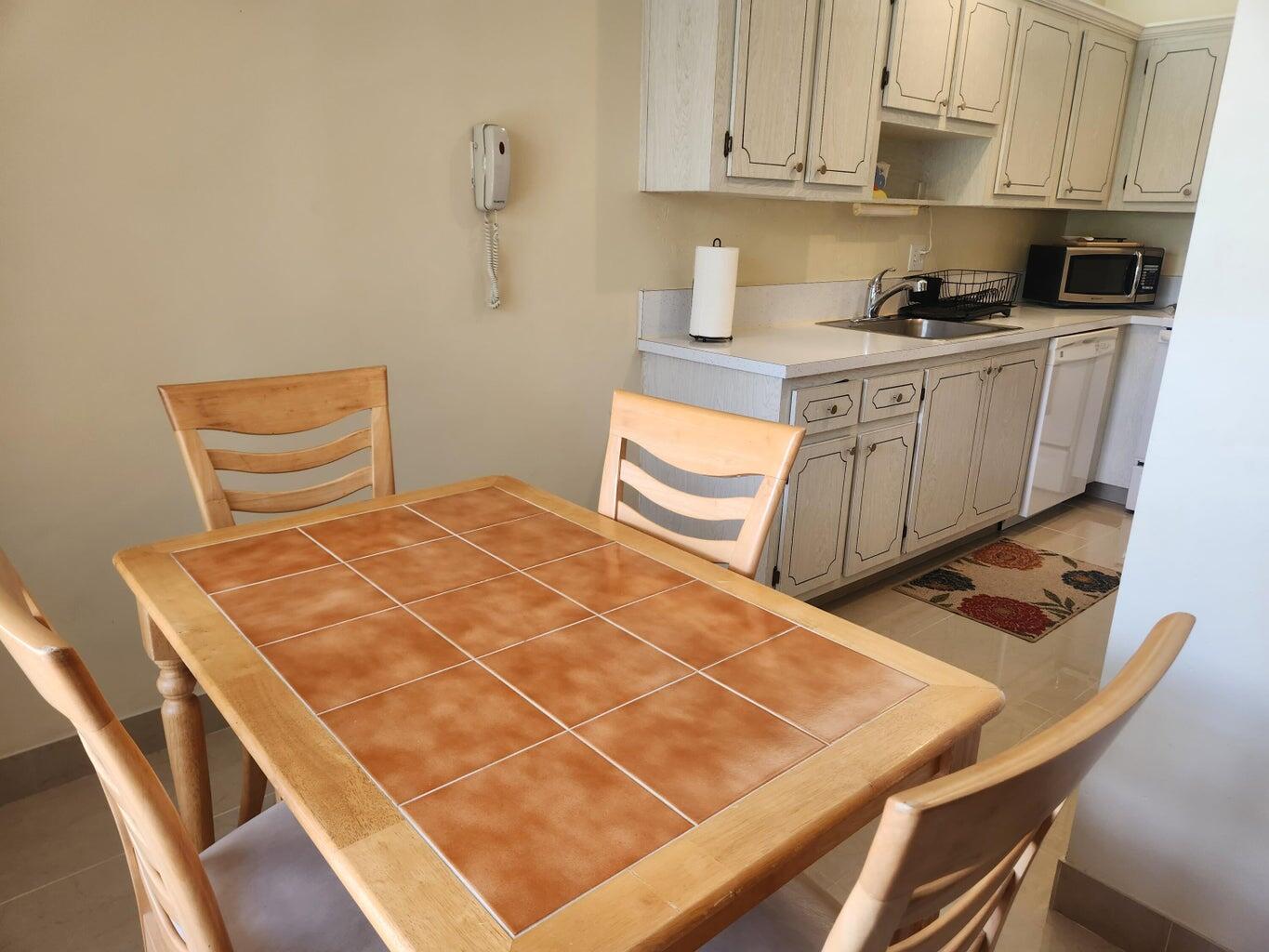 Eat-in Kitchen