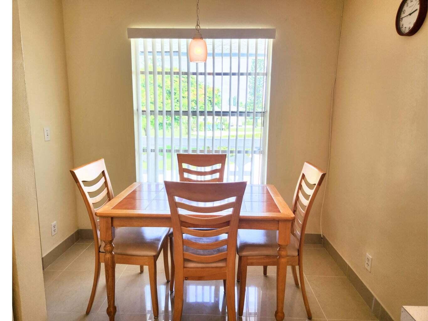 Eat-in Kitchen