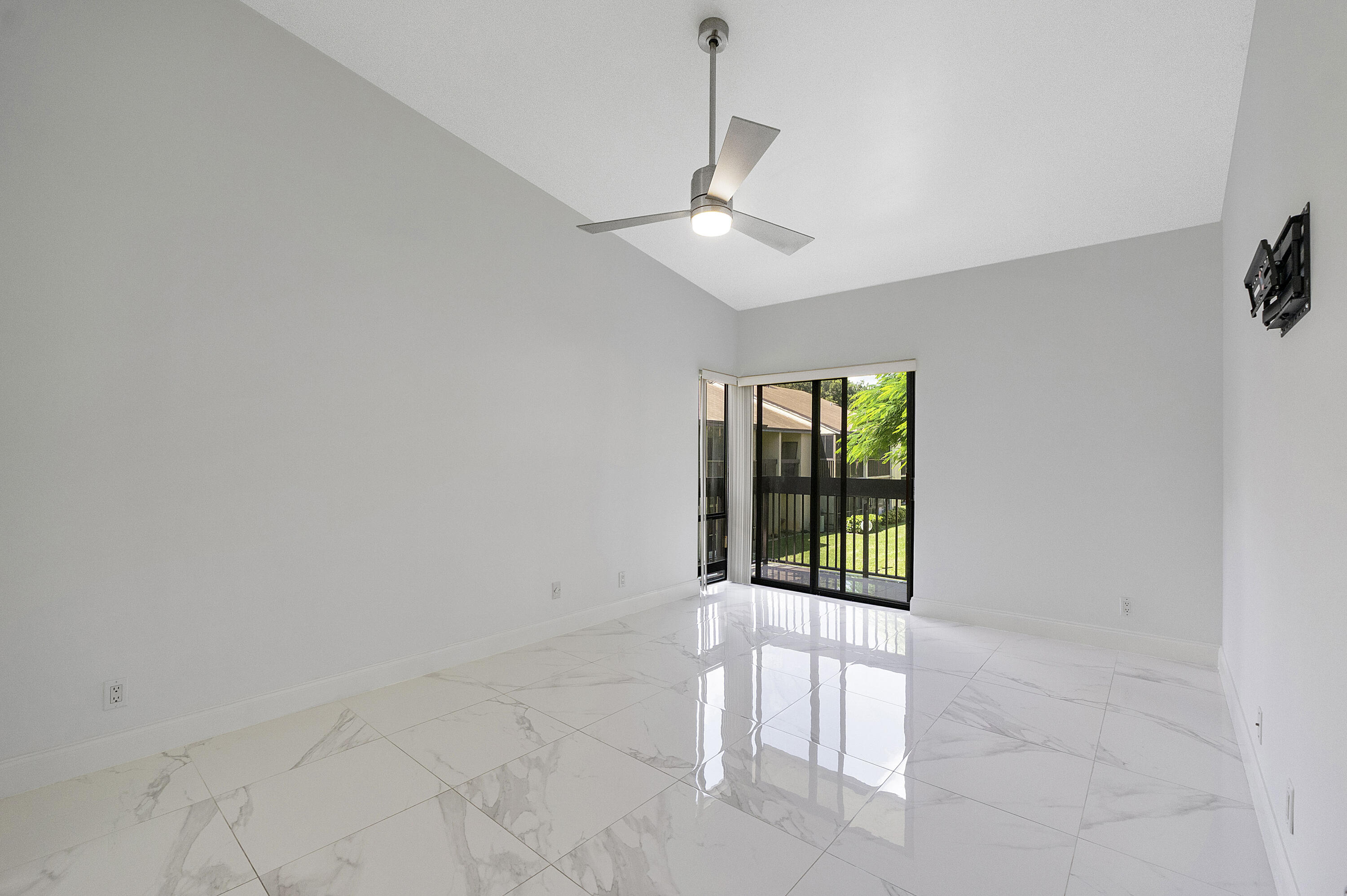 1913 Sw 15th St unit 24_025