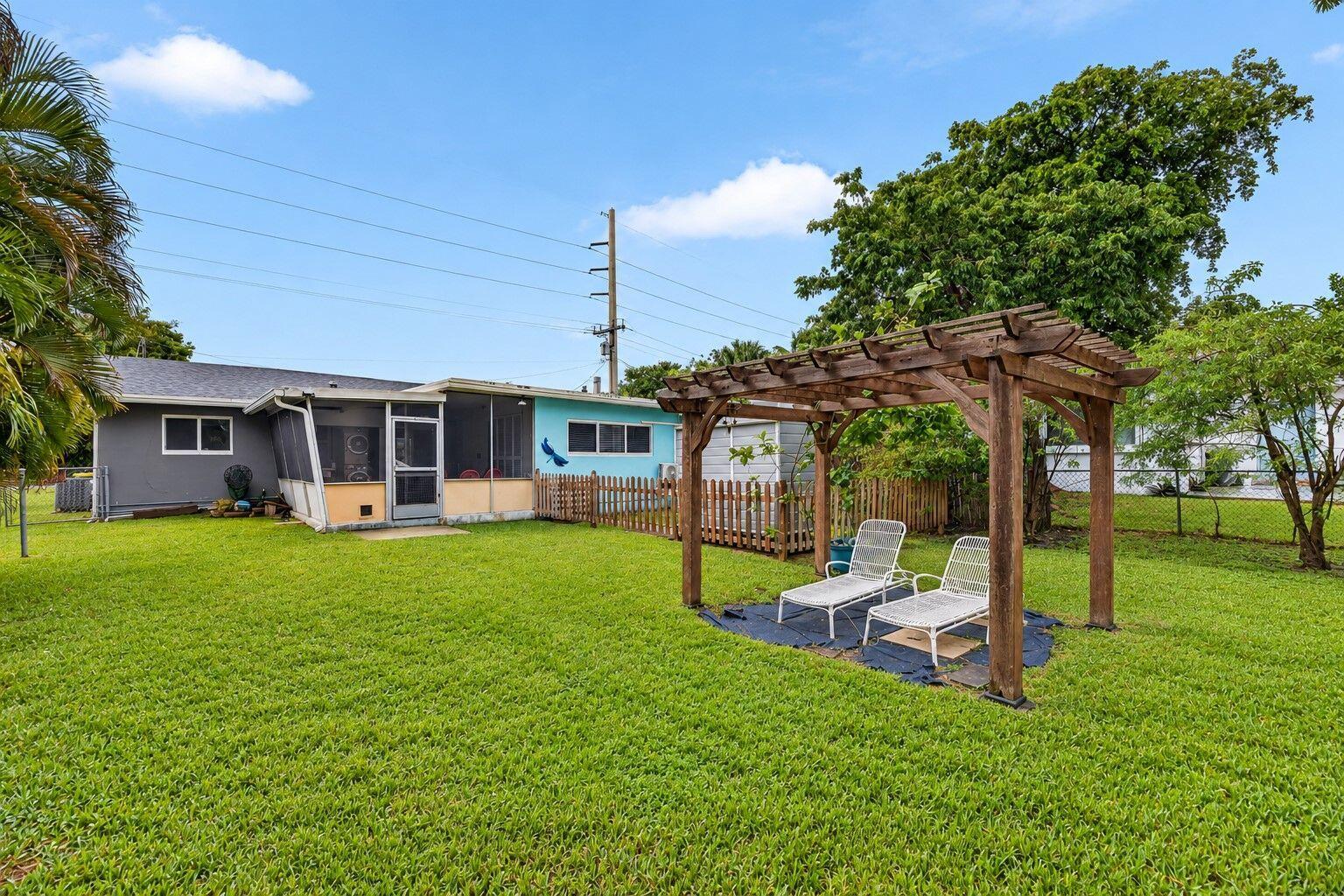 30-web-or-mls-Backyard 1