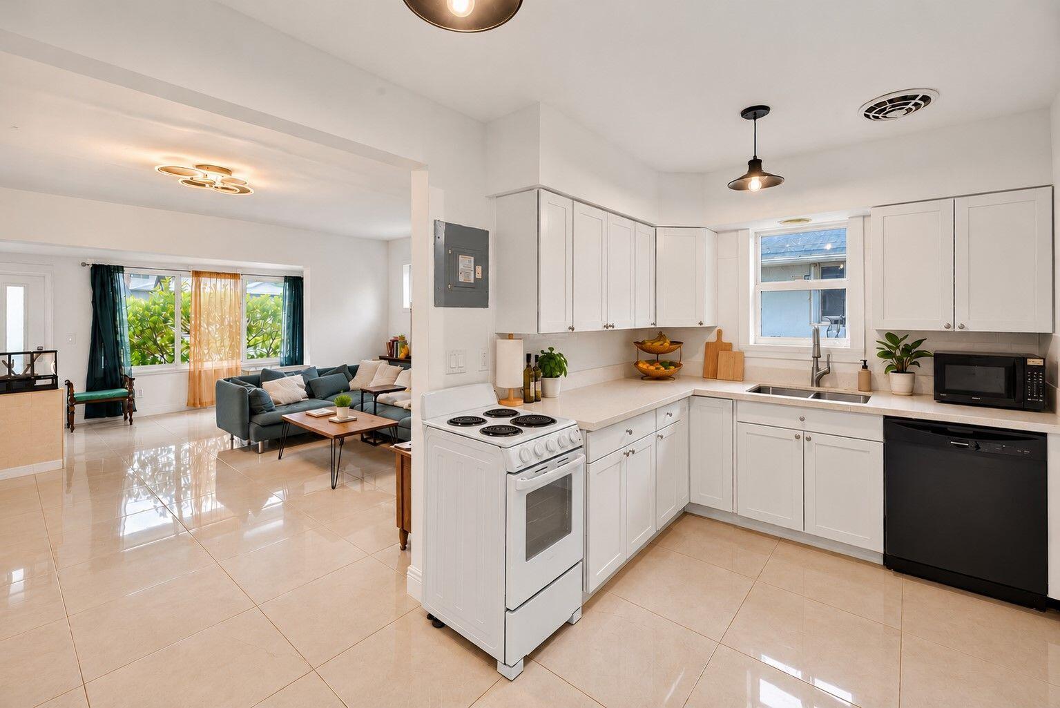 12-web-or-mls-Kitchen 1