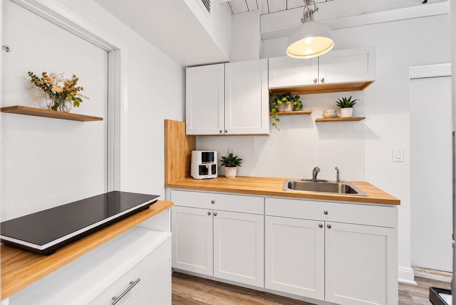 22-web-or-mls-Studio kitchen 1