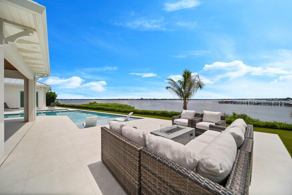 outdoorliving4.jpg-SMALL