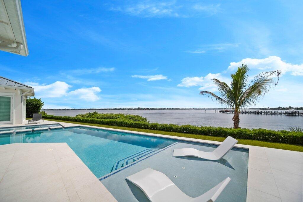 outdoorliving9.jpg-SMALL
