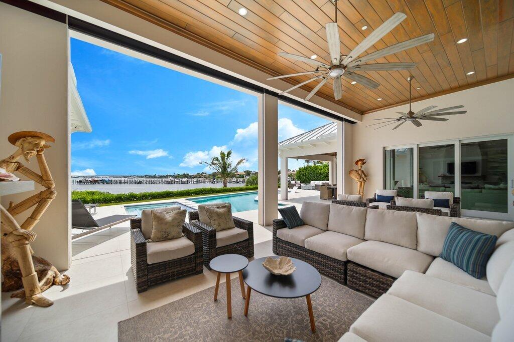 outdoorliving3.jpg-SMALL