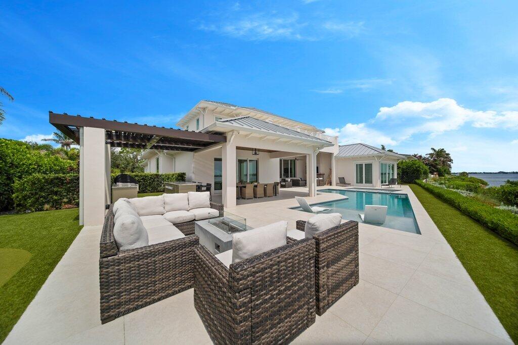 outdoorliving6.jpg-SMALL
