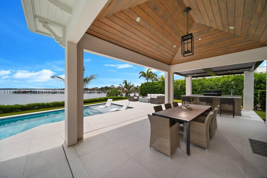 outdoorliving8.jpg-SMALL