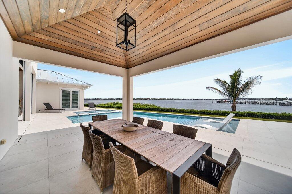 outdoordining1.jpg-SMALL