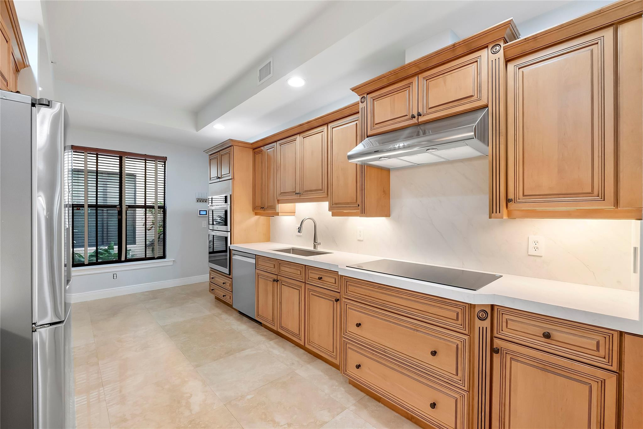 Photo 11 Photo 11