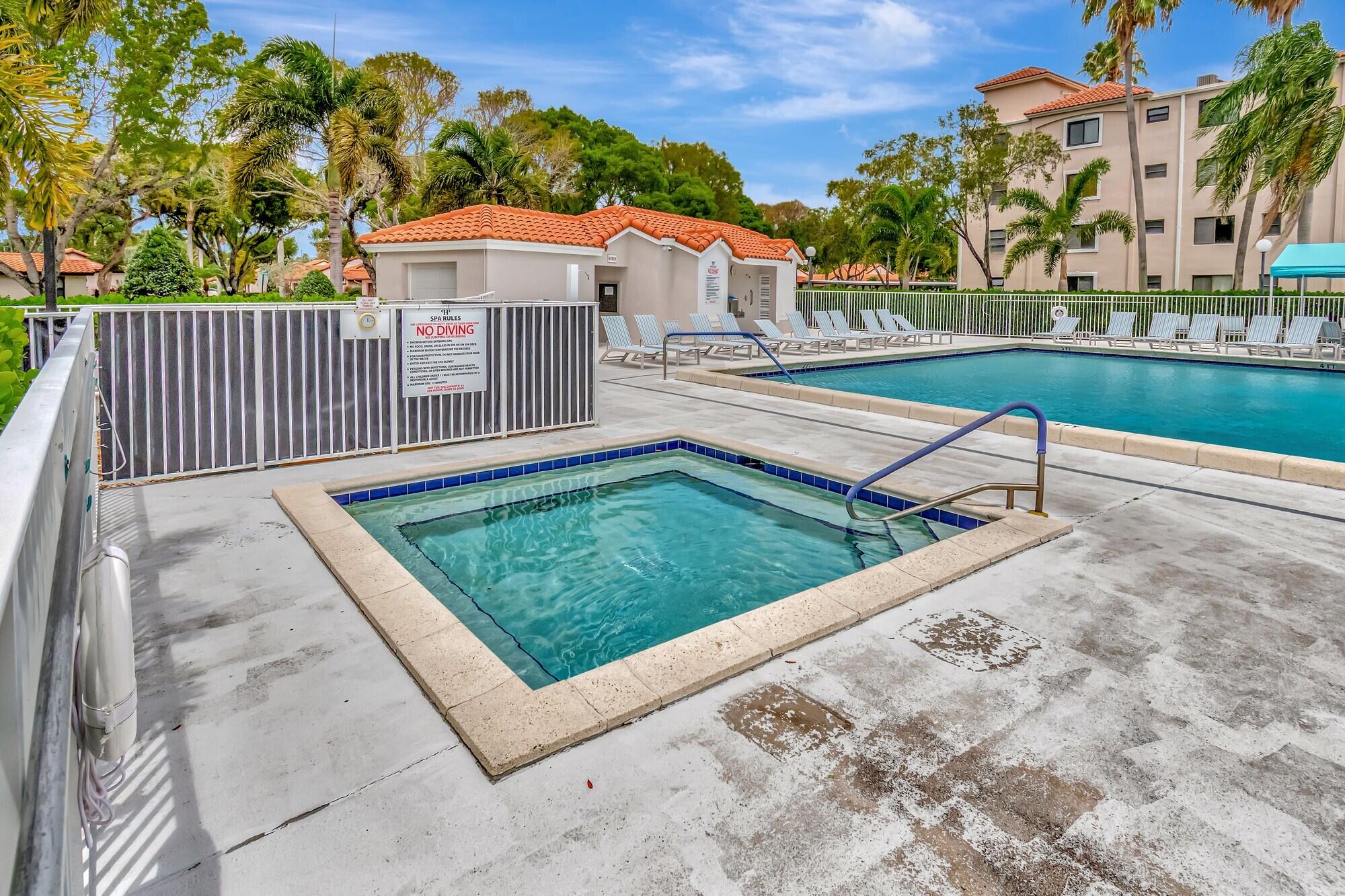 24_HP_Poolside_spa