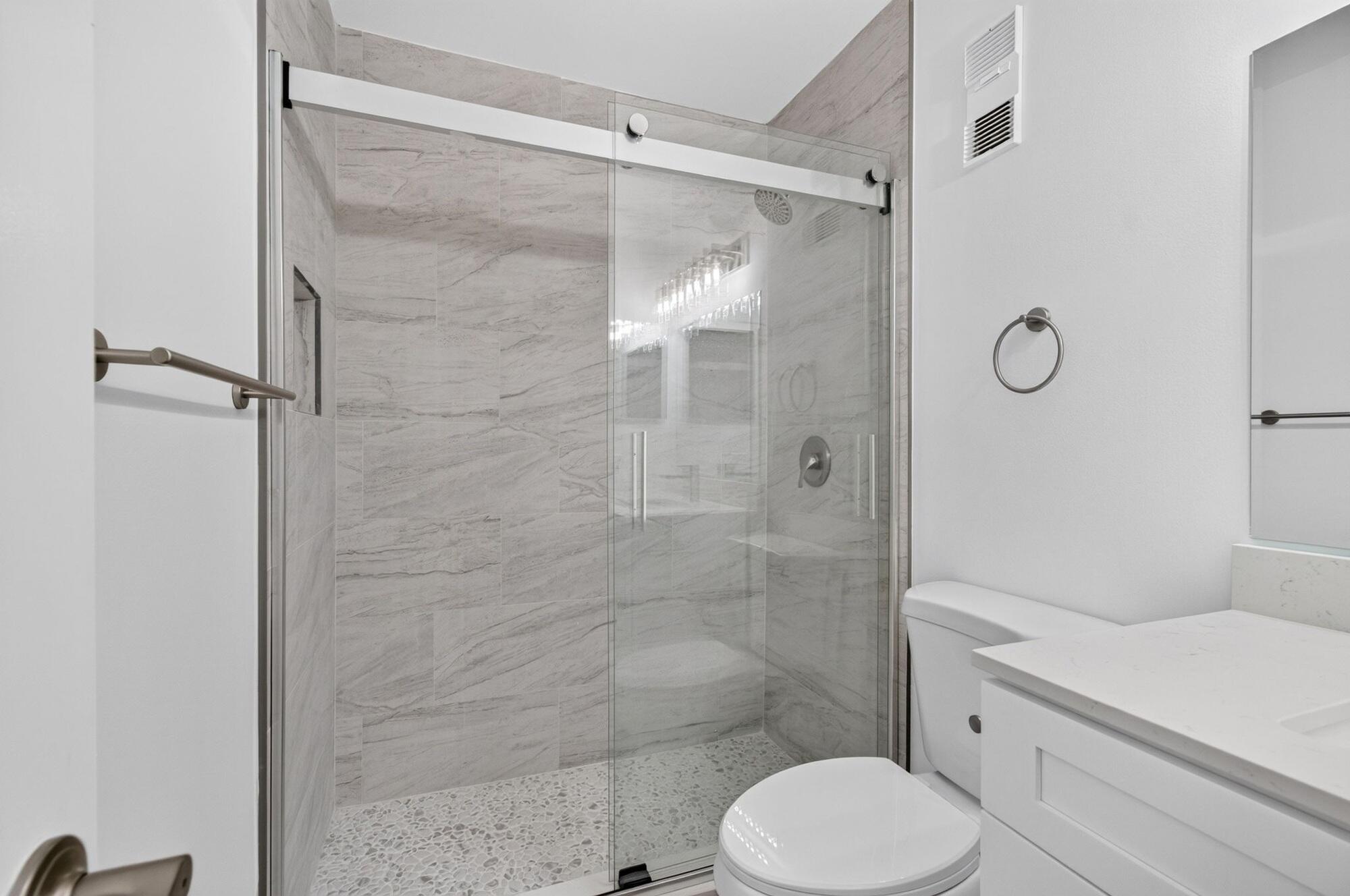 14_Bath2_glass_shower