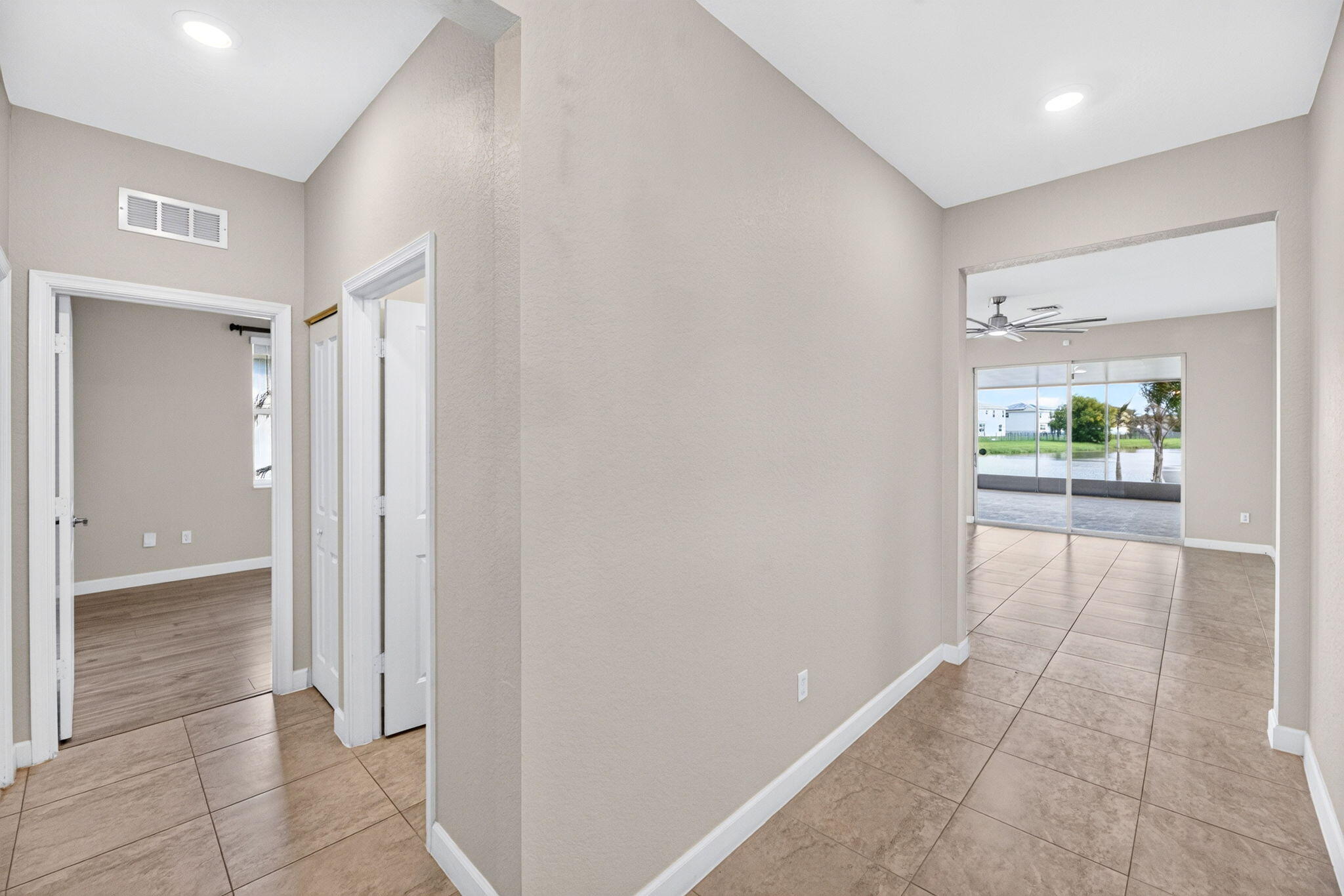 21-web-or-mls-Foyer