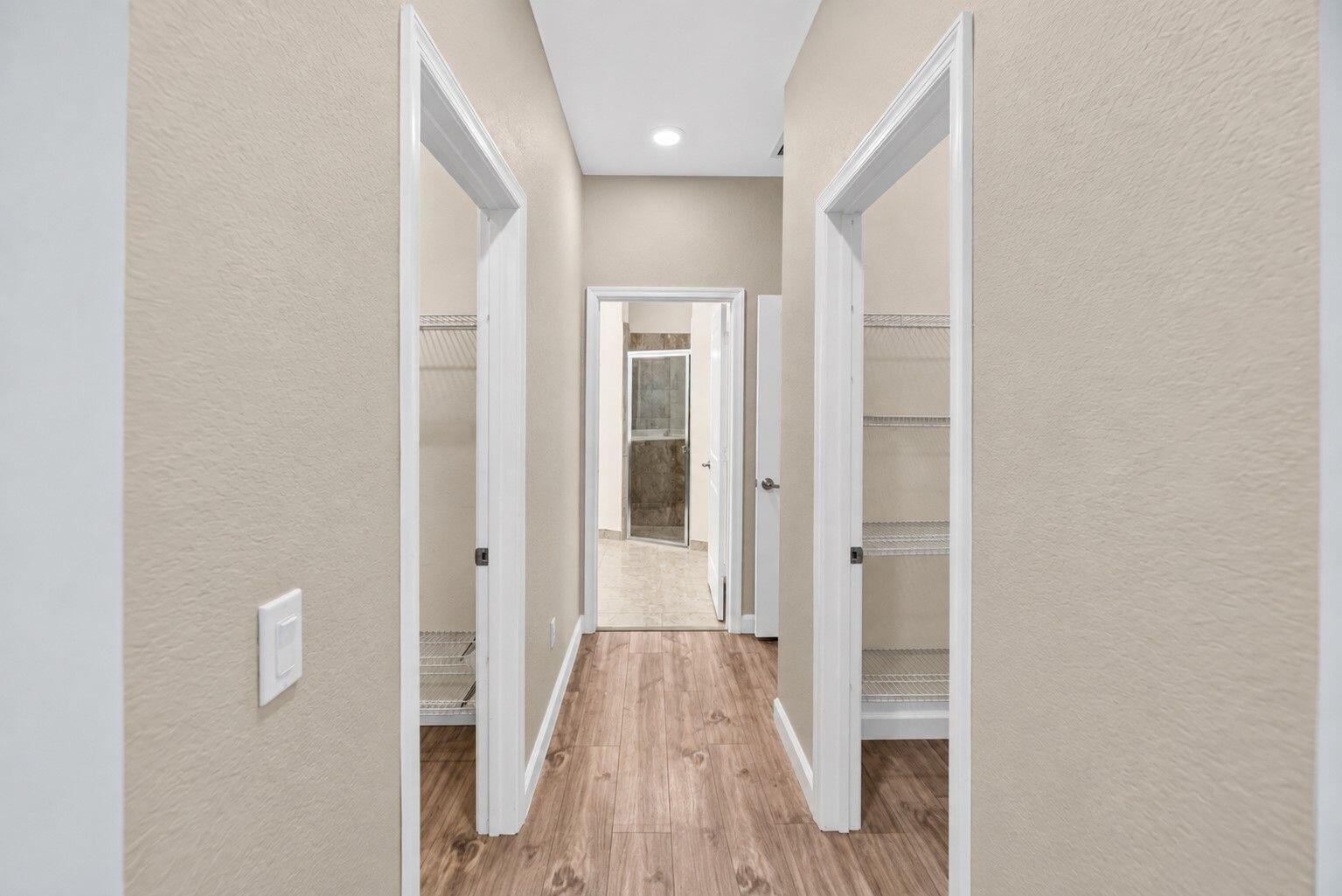 36-web-or-mls-Primary bedroom Hallway
