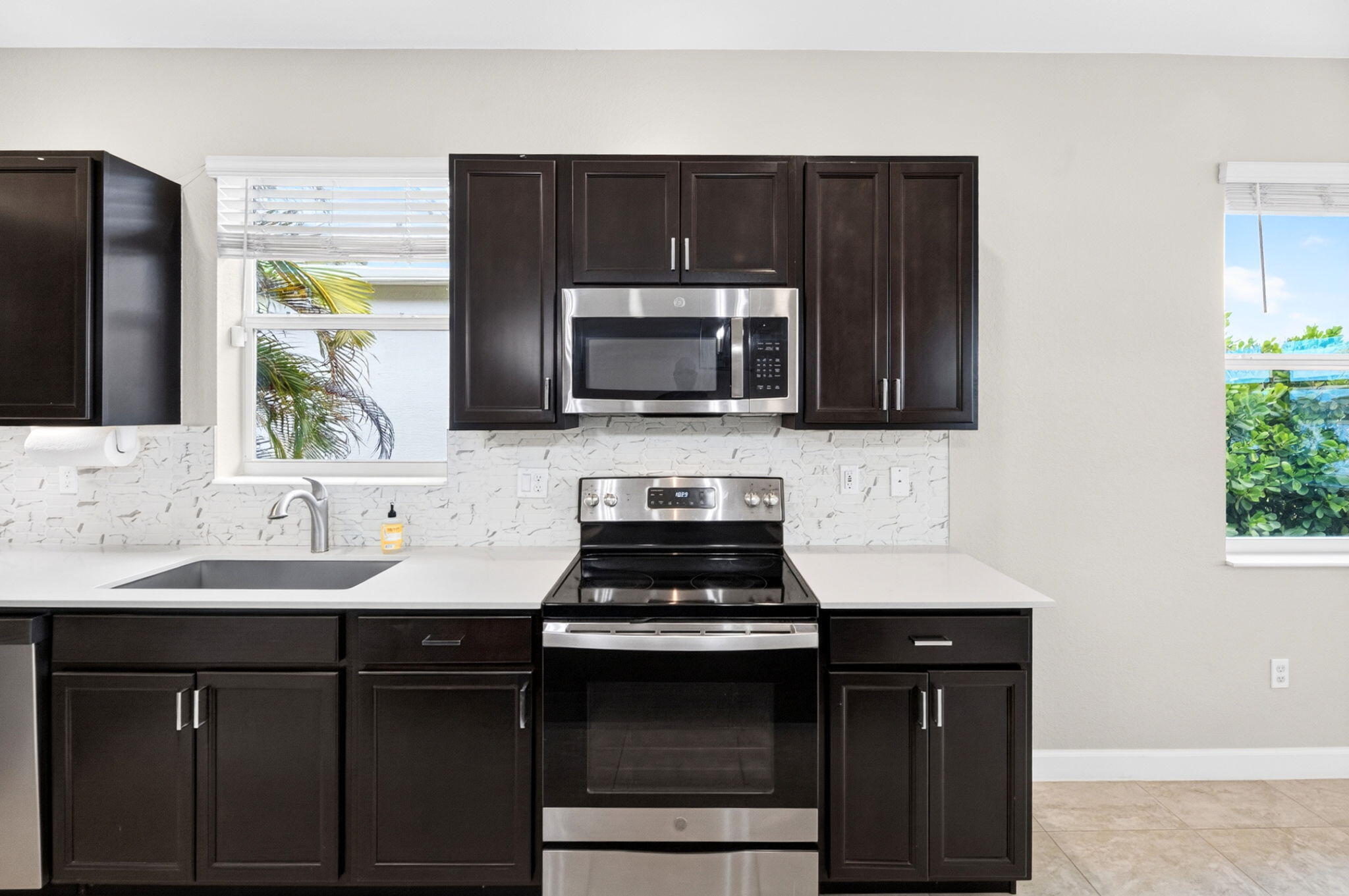 24-web-or-mls-Kitchen 2