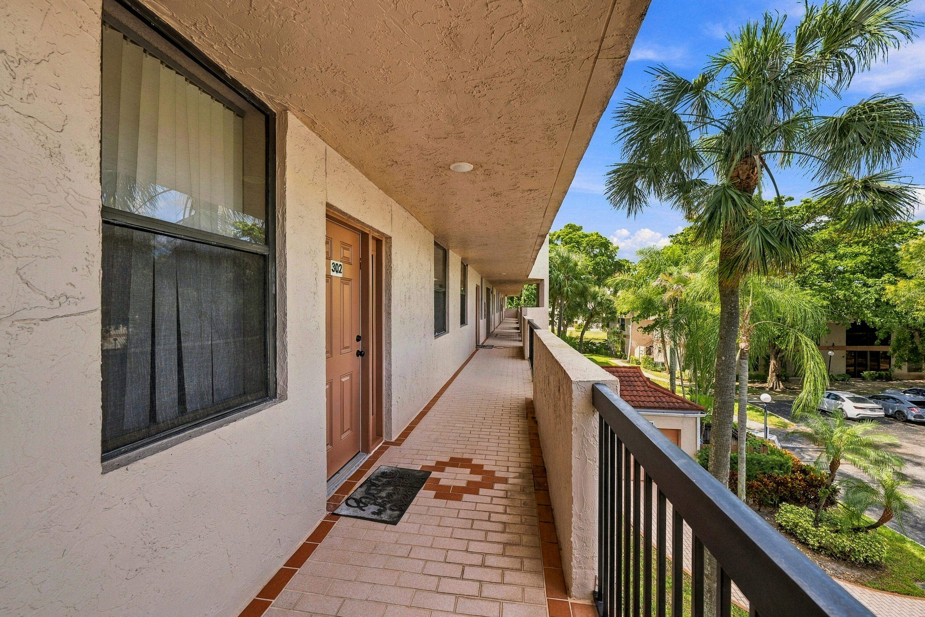 03_exterior entry