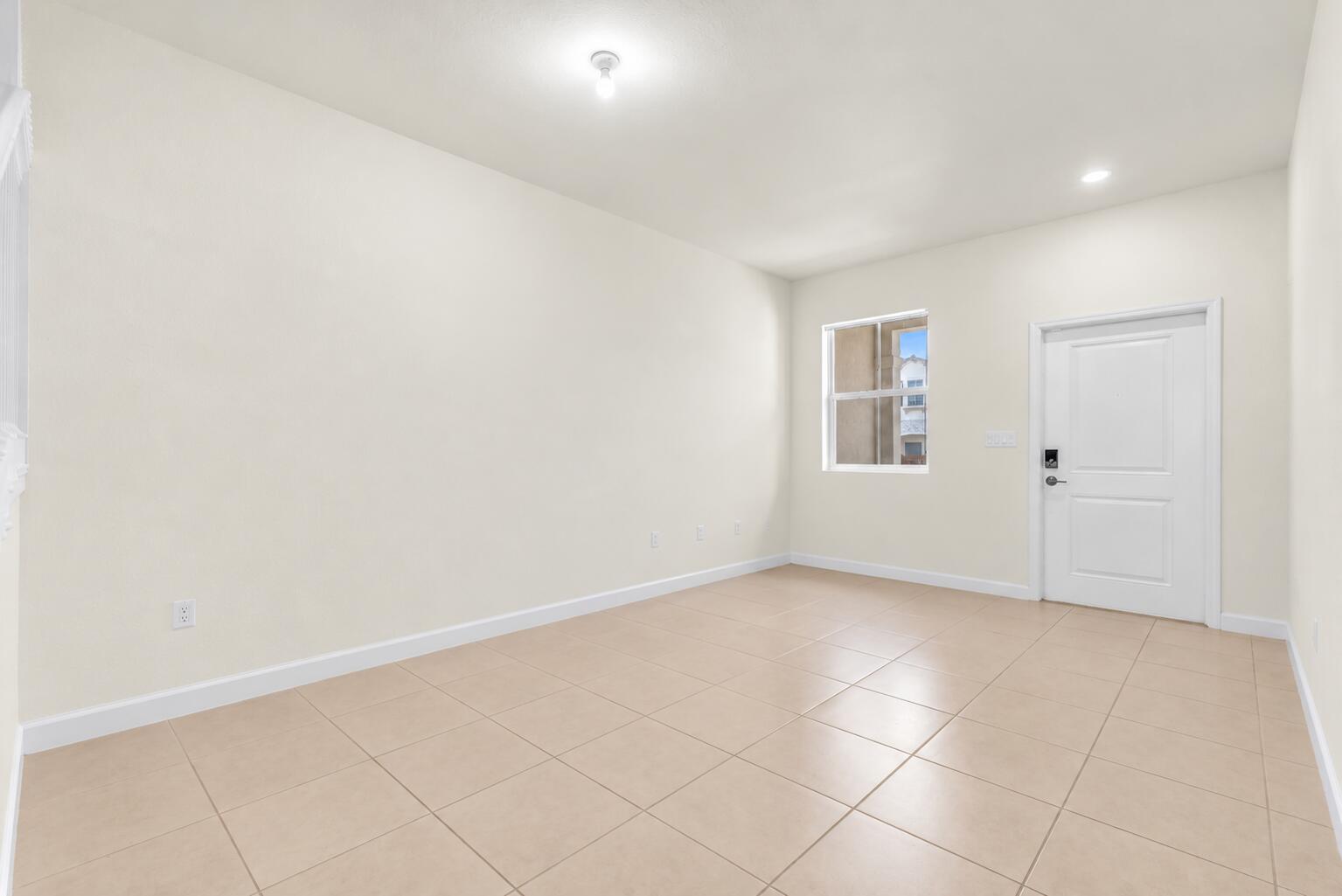 Vacant Modern Open-Plan DR INTERIOR 2