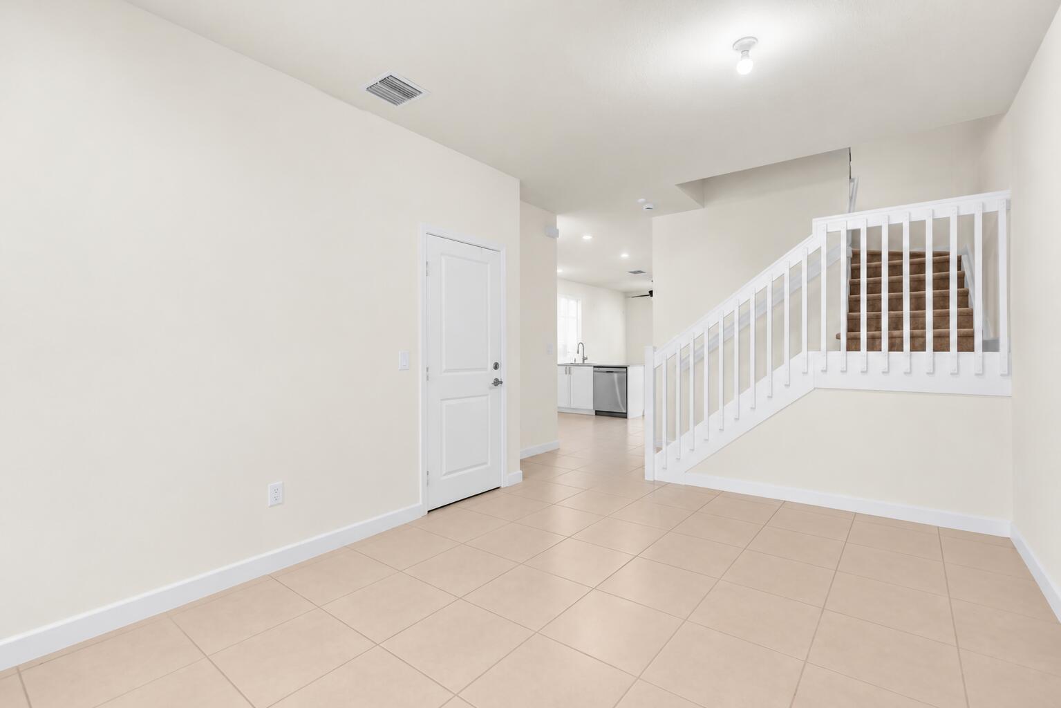 Vacant Modern Open-Plan DR INTERIOR 3