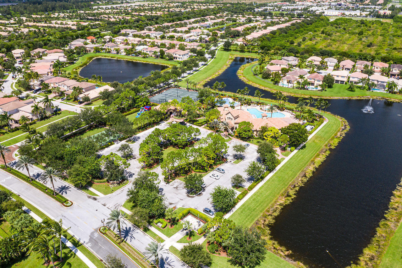 CL Aerial Clubhouse & Pool