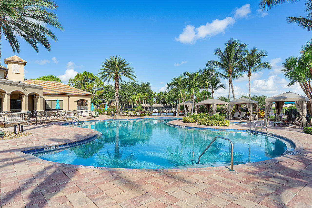 CL Resort Style Pool