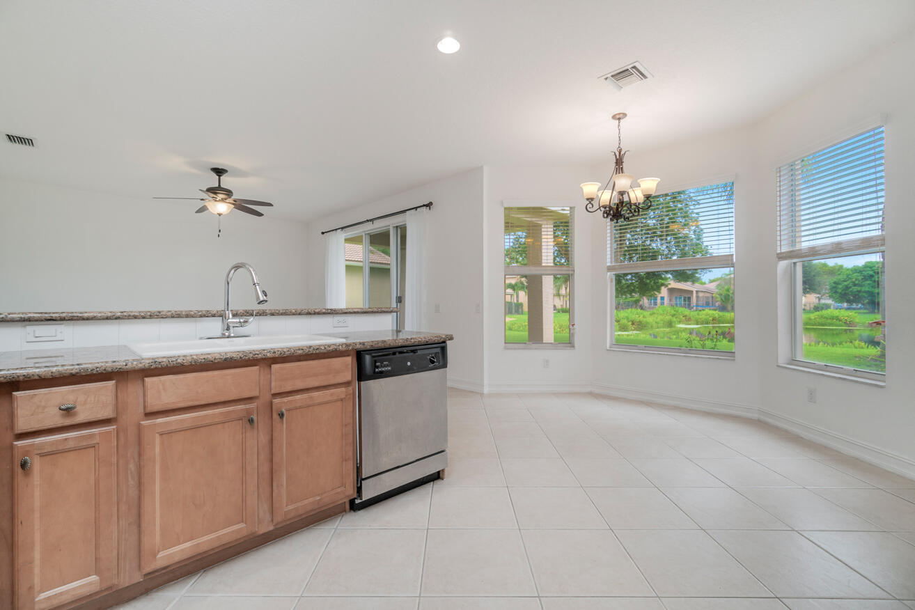 Kitchen & Brfst Nook