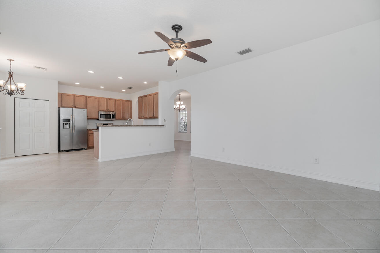 Family Rm to Kitchen