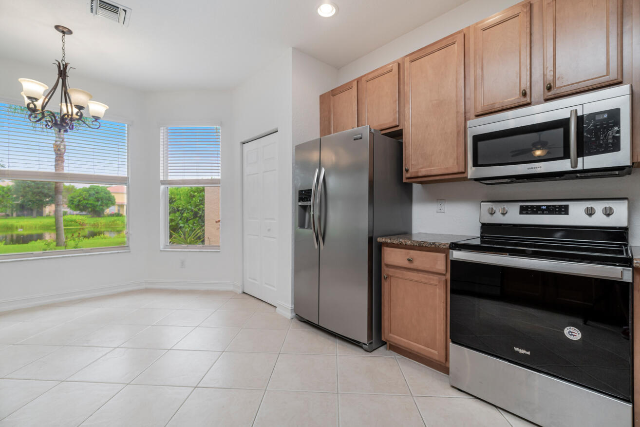 Eat-In Kitchen