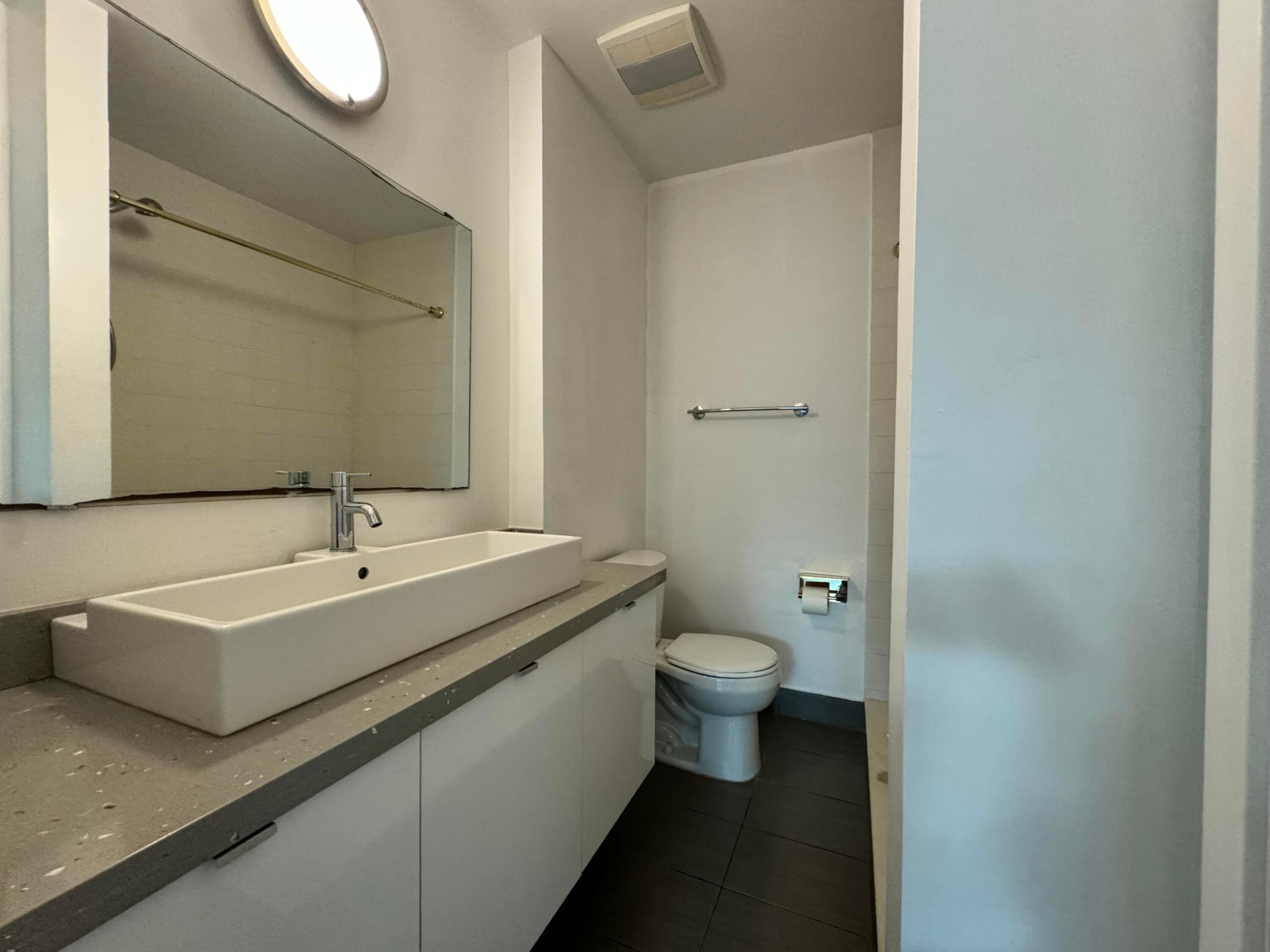 Bathroom sink