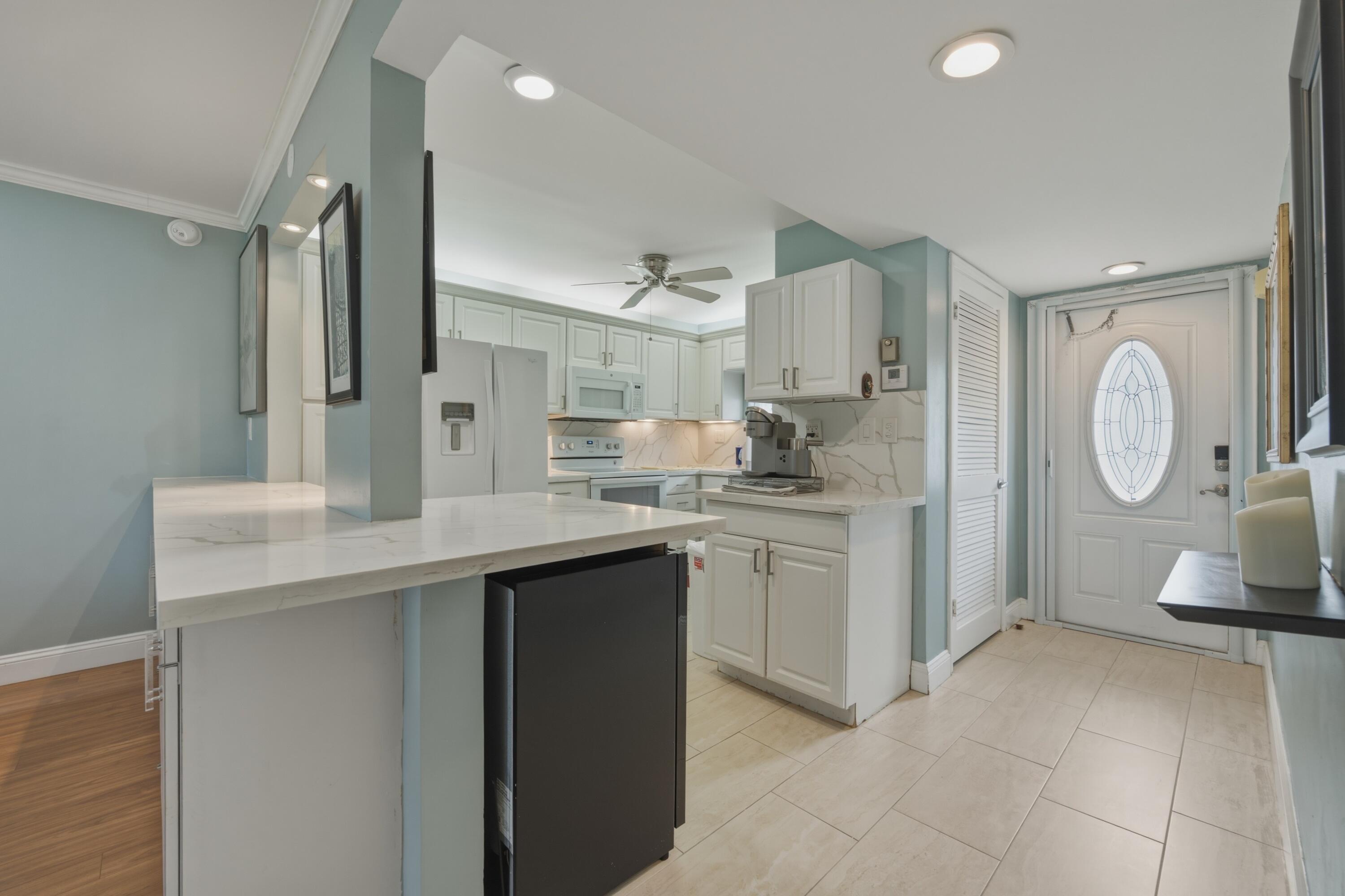 12. Kitchen Foyer