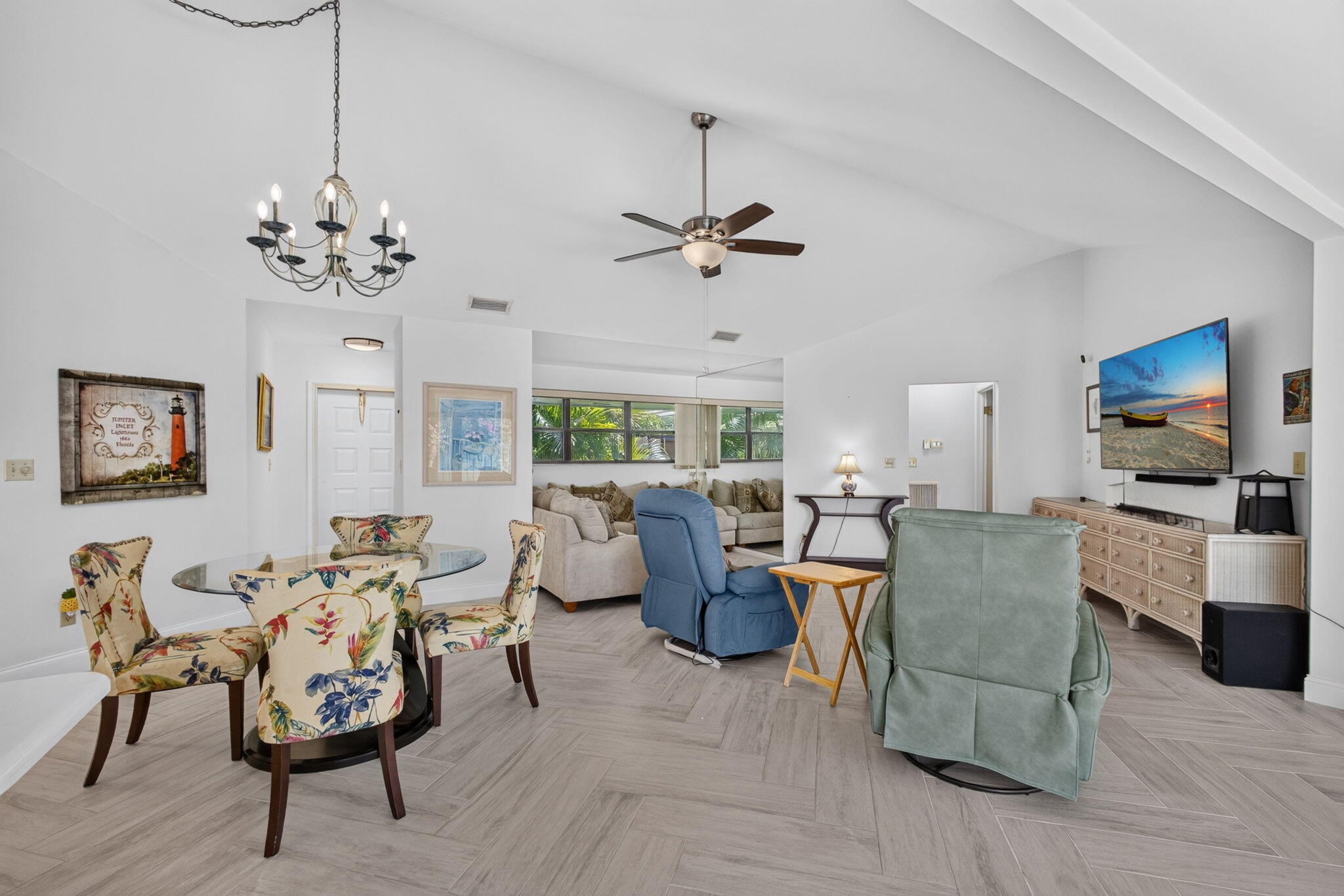 Dining & Living Dining & Living