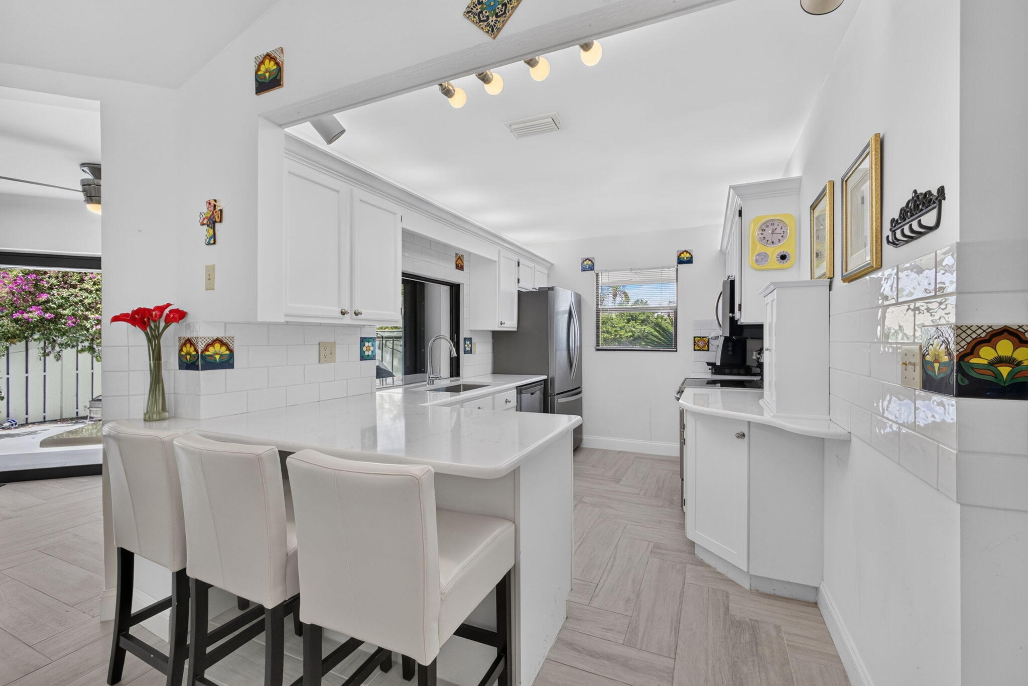 Kitchen & Breakfast Bar